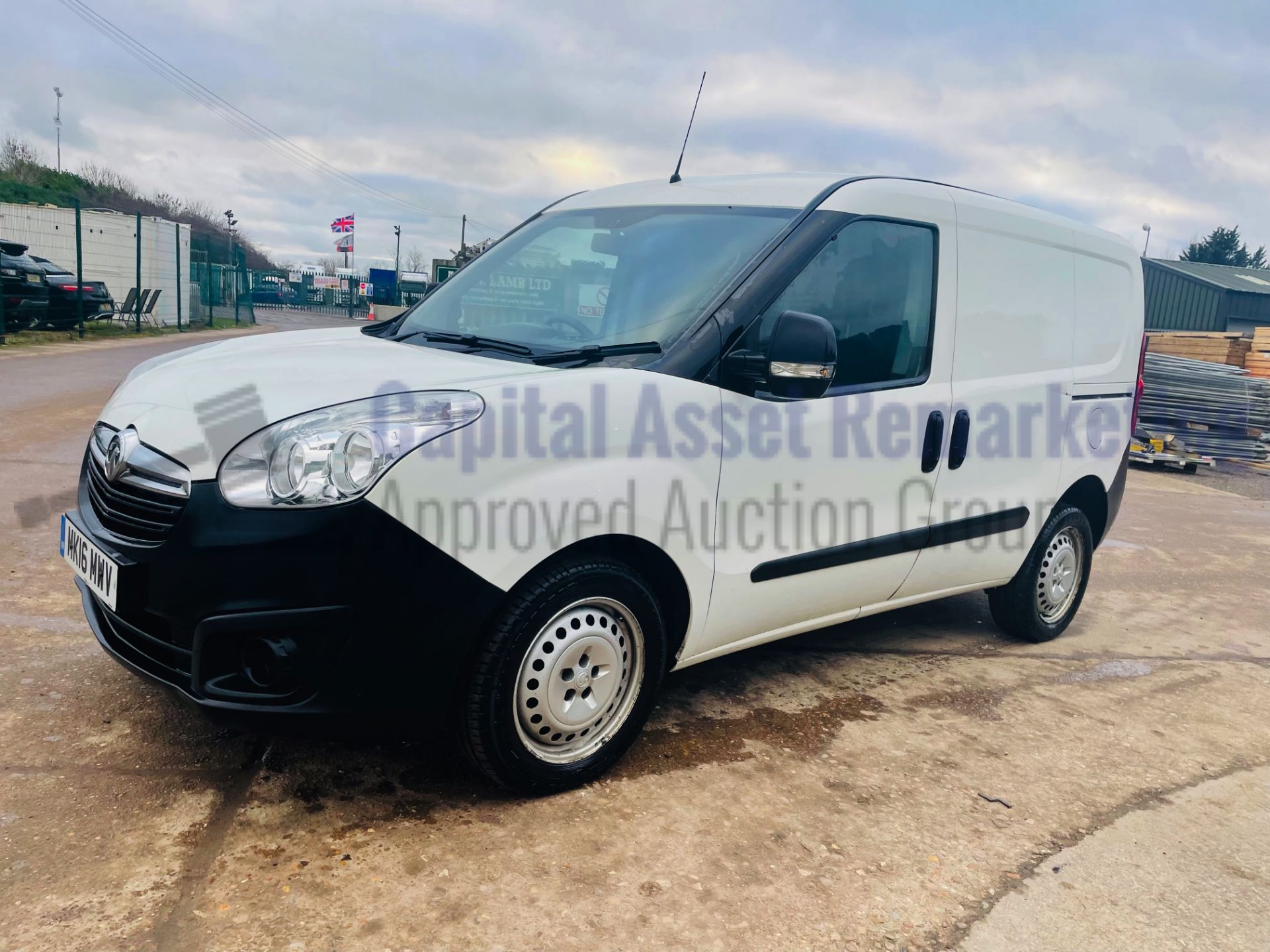 (On Sale) VAUXHALL COMBO 2300 *SWB - PANEL VAN* (2016) '1.6 CDTI -105 BHP- 6 SPEED' *AIR CON* - Image 3 of 35