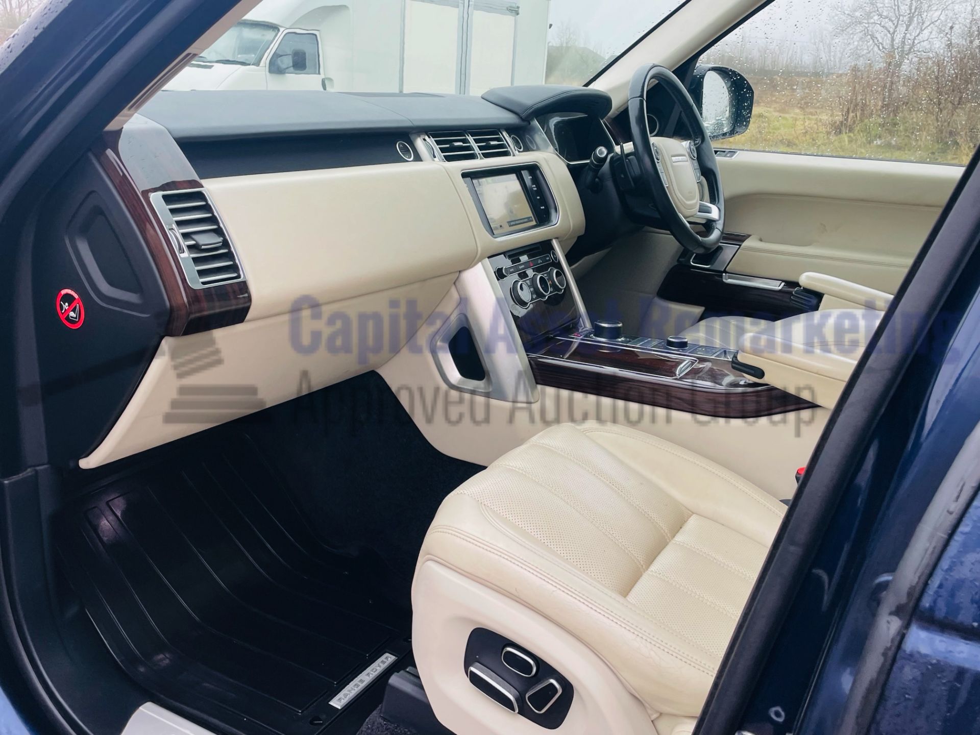 (On Sale) RANGE ROVER VOGUE *5 DOOR SUV* (2014 - NEW MODEL) '4.4 SDV8 - 8 SPEED AUTO' *FULLY LOADED* - Image 25 of 68