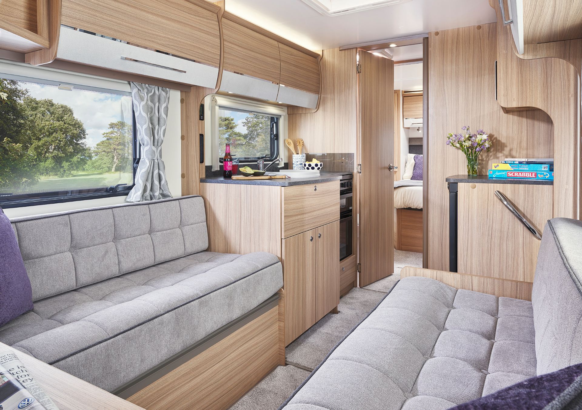 BAILEY PHOENIX +640 (4 BERTH TOURING CARAVAN) 2021 NEW AND UN-USED - HUGE SPEC - - Image 7 of 8