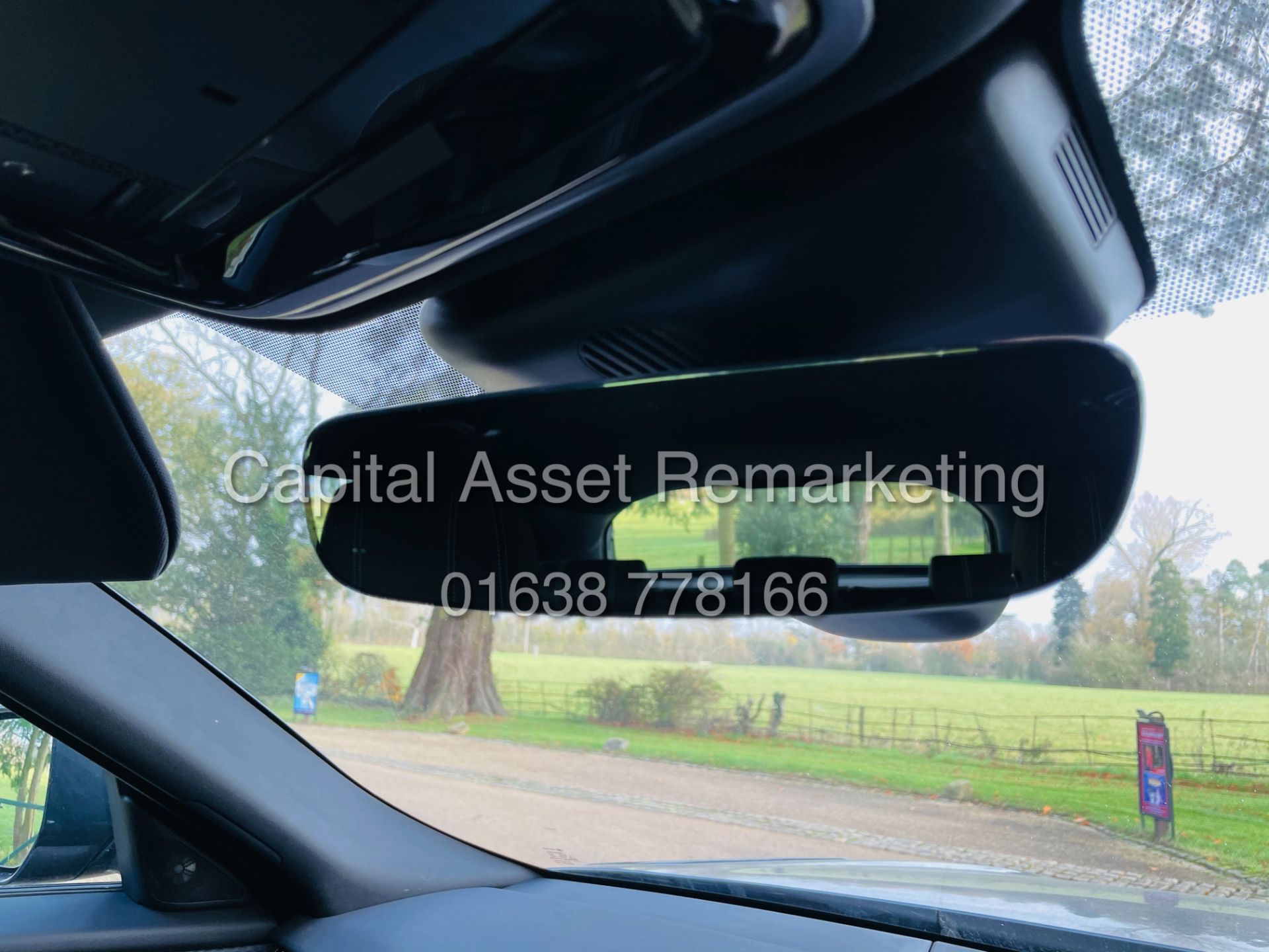 (ON SALE) RANGE ROVER VELAR "R-DYNAMIC S (2019 MODEL) 1 KEEPER - HUGE SPEC - SAT NAV - DYNAMIC PACK - Image 34 of 36