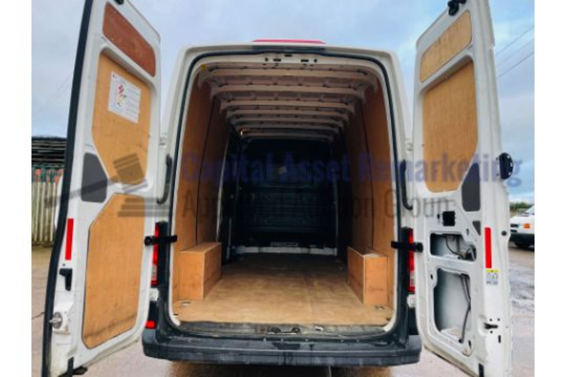 ON SALE VOLKSWAGEN CRAFTER CR35 2.0TDI (140) LONG WHEEL BASE HIGH ROOF - (2020 MODEL -LOW MILES!! - Image 5 of 6