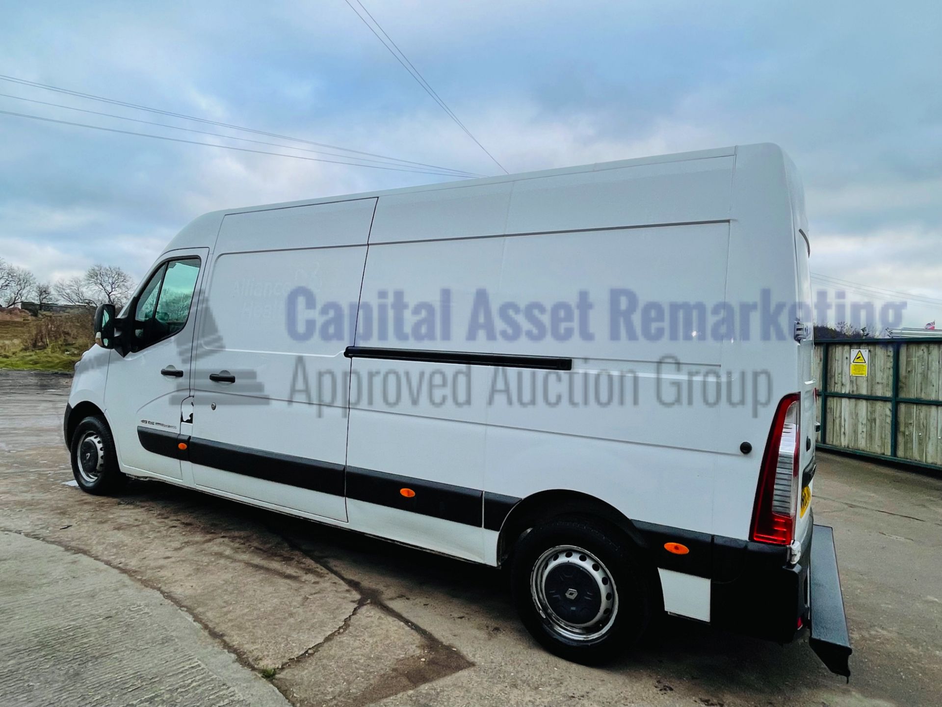 RENAULT MASTER *BUSINESS ENERGY* LWB VAN (2017 - EURO 6) 2.3 DCI -145 BHP - 6 SPEED *A/C* (3500 KG) - Image 6 of 30