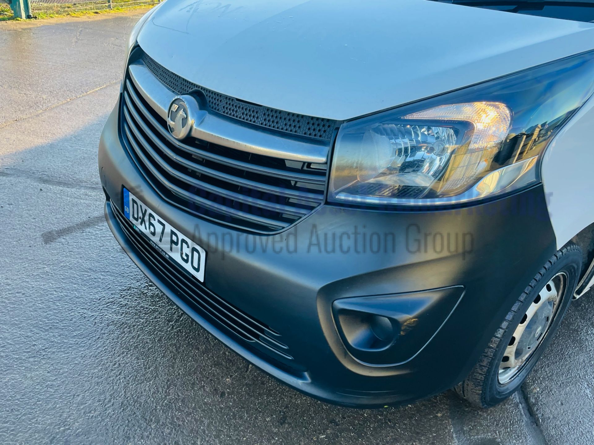 VAUXHALL VIVARO *SWB - PANEL VAN* (2018 - EURO 6) '1.6 CDTI - 120 BHP - 6 SPEED' (1 OWNER - FSH) - Image 16 of 39