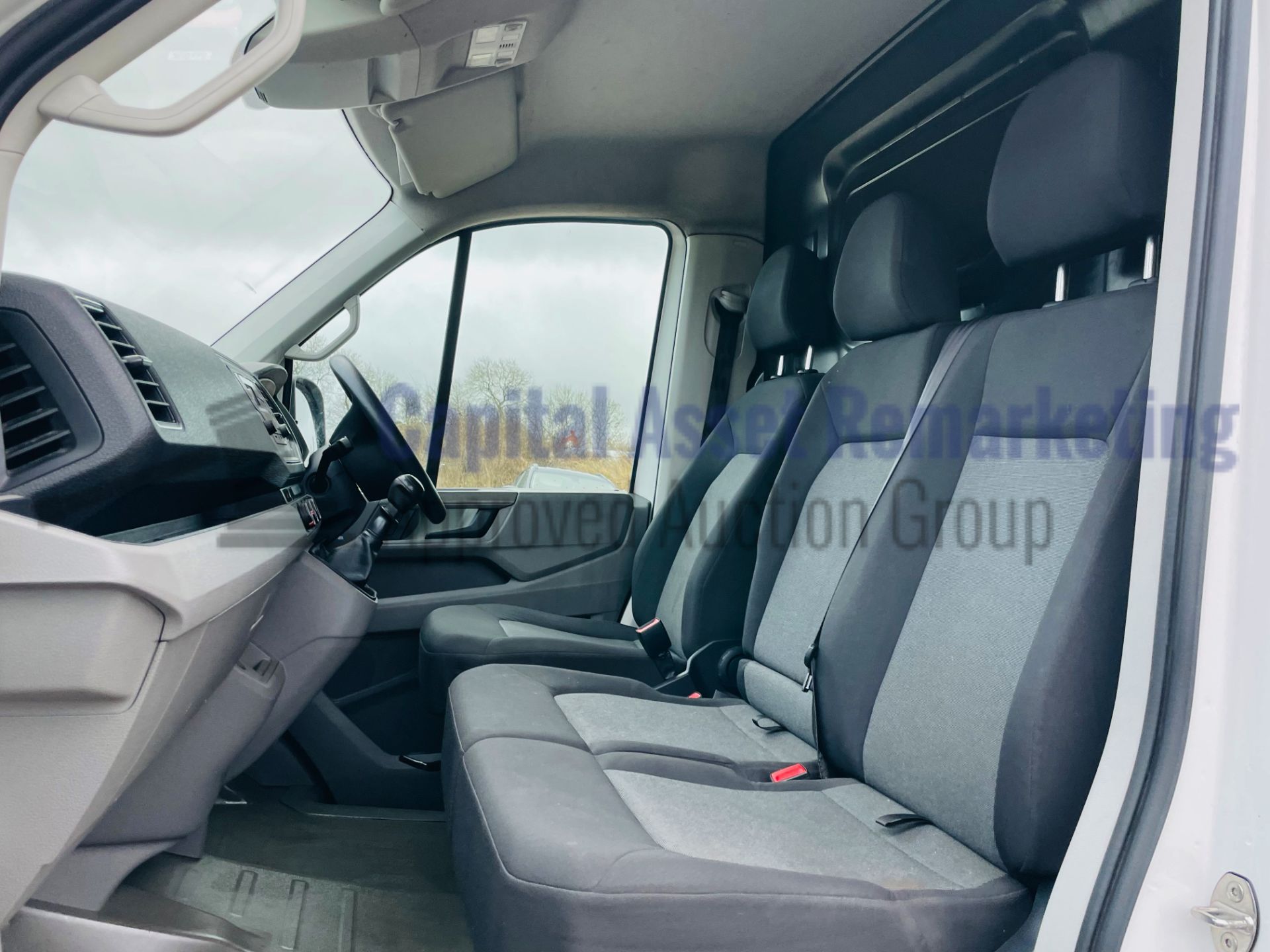 VOLKSWAGEN CRAFTER CR35 *TREND-LINE* LWB HI-ROOF (2019 - EURO 6) '2.0 TDI - 140 BHP - 6 SPEED' - Image 10 of 26