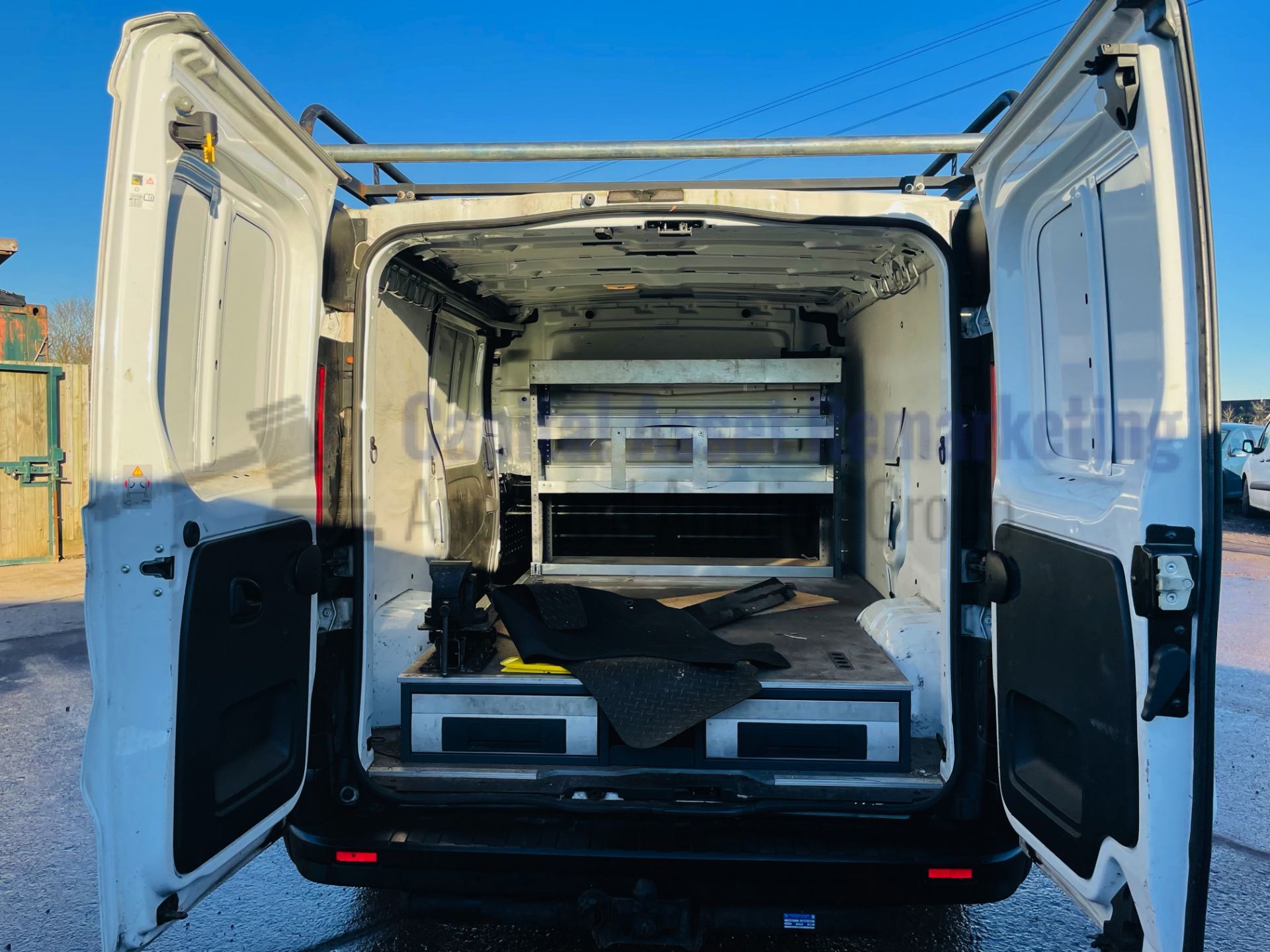 VAUXHALL VIVARO *SWB - PANEL VAN* (2018 - EURO 6) '1.6 CDTI - 120 BHP - 6 SPEED' (1 OWNER - FSH) - Image 25 of 39