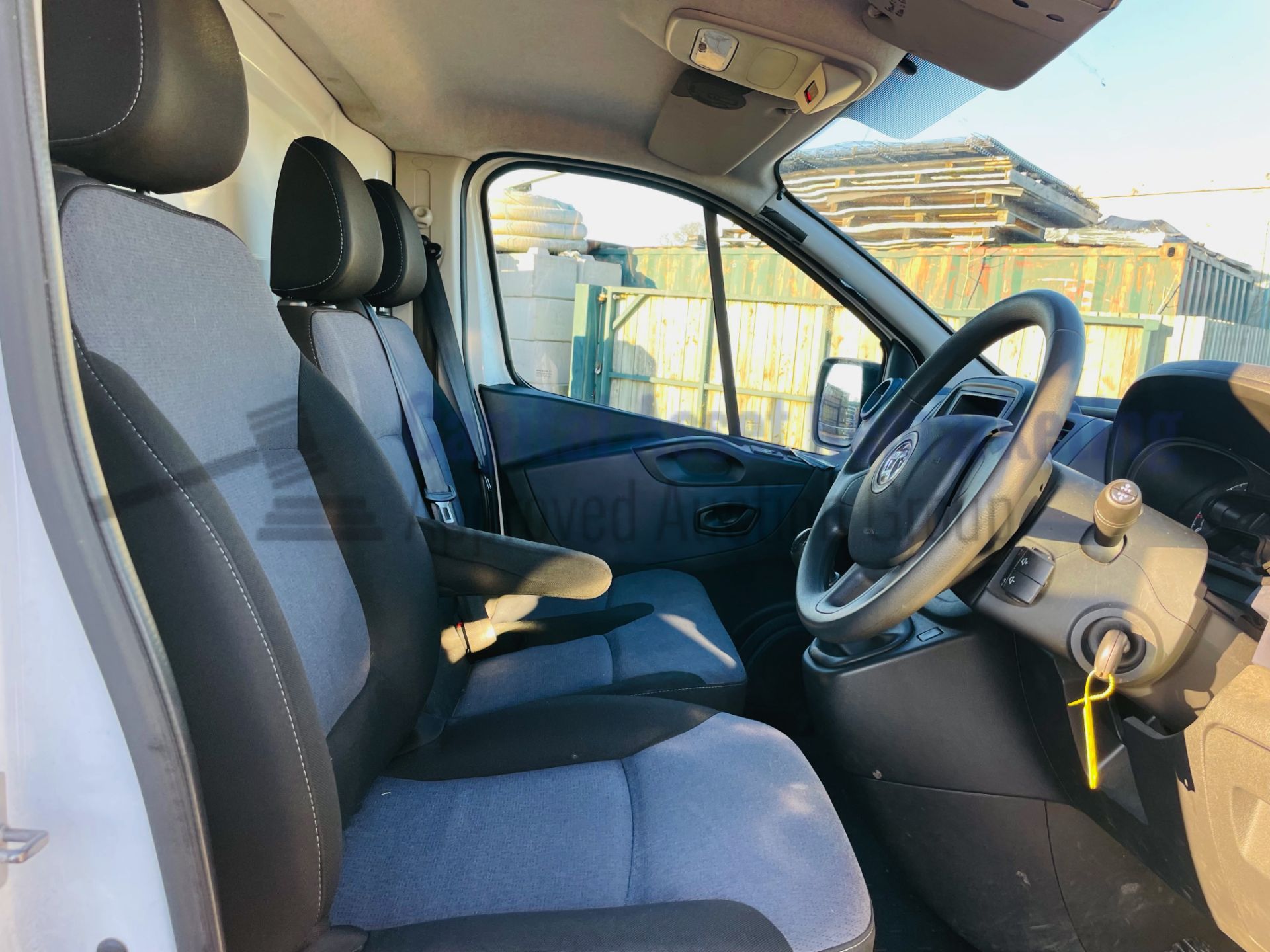 VAUXHALL VIVARO *SWB - PANEL VAN* (2018 - EURO 6) '1.6 CDTI - 120 BHP - 6 SPEED' (1 OWNER - FSH) - Image 28 of 39