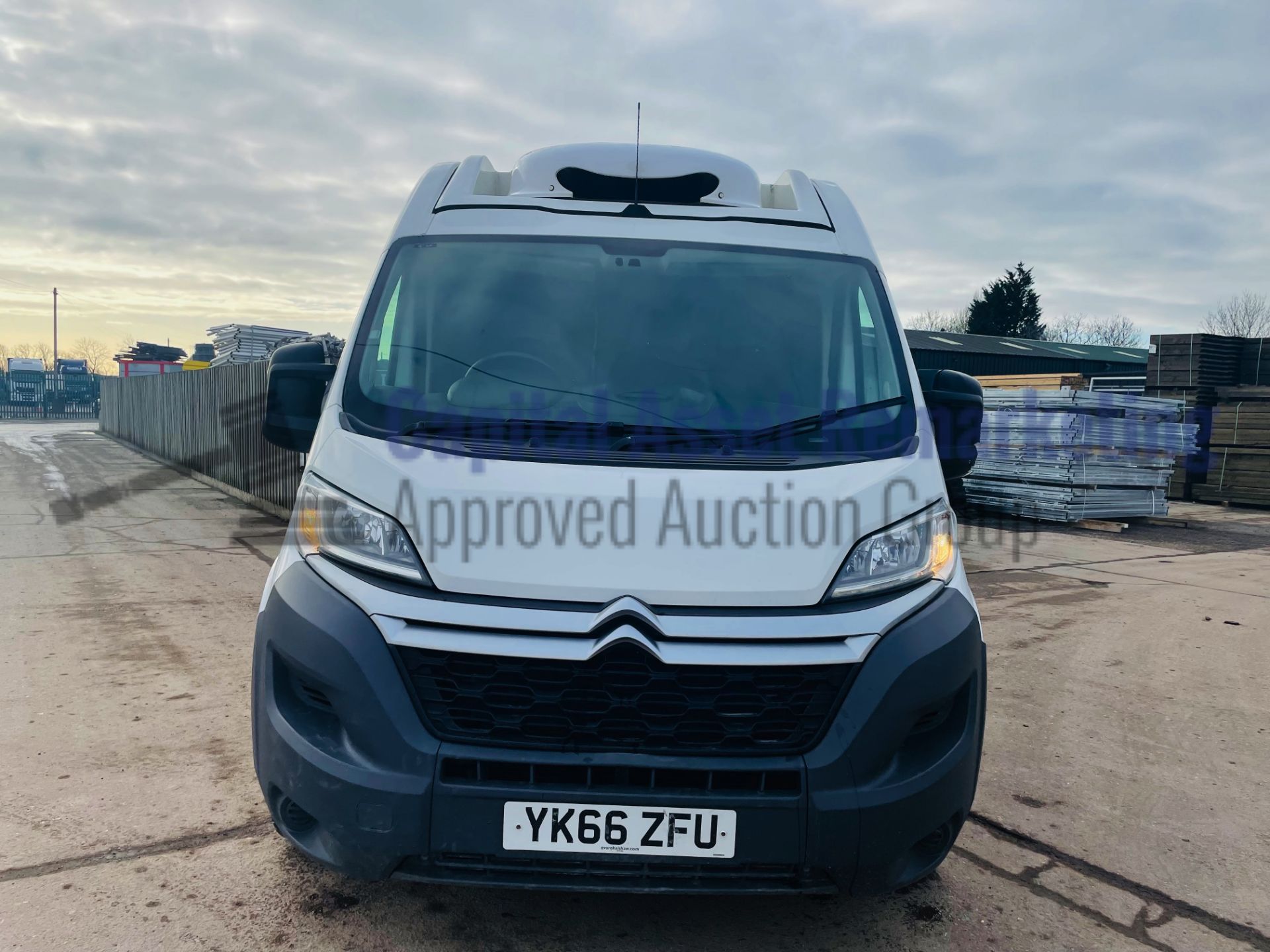 CITROEN RELAY 35 *ENTERPRISE* LWB HI-ROOF *FRIDGE VAN* (2017 - EURO 6) '2.0 BLUE HDI -6 SPEED' *A/C* - Image 4 of 42