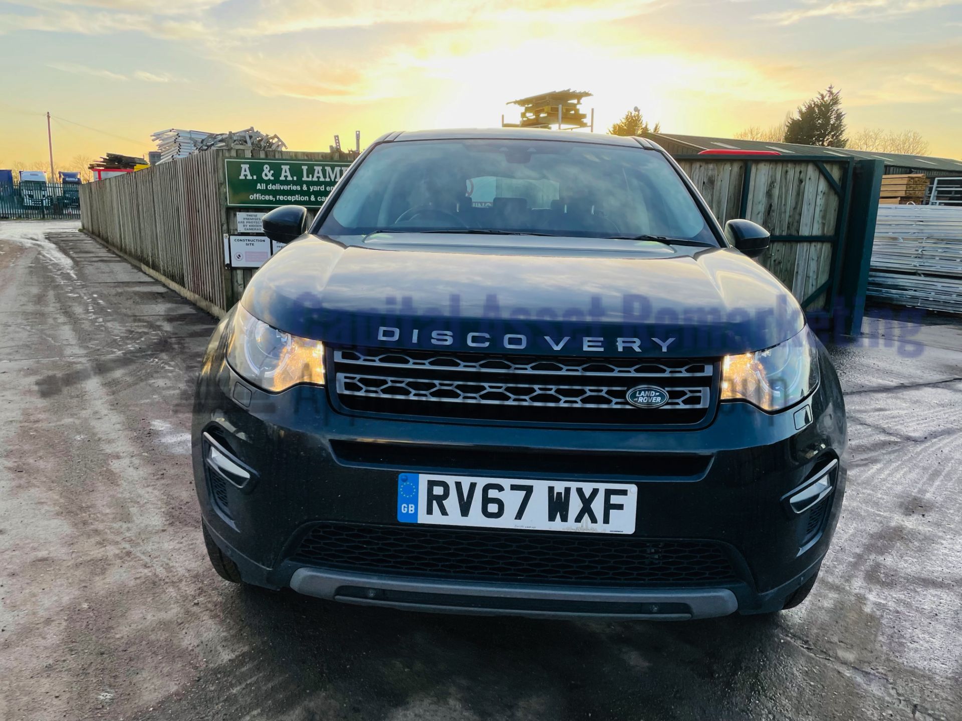 ON SALE LAND ROVER DISCOVERY SPORT *SE TECH* SUV (2018 - EURO 6) '2.0 TD4 - STOP/START' *SAT NAV* - Image 4 of 48