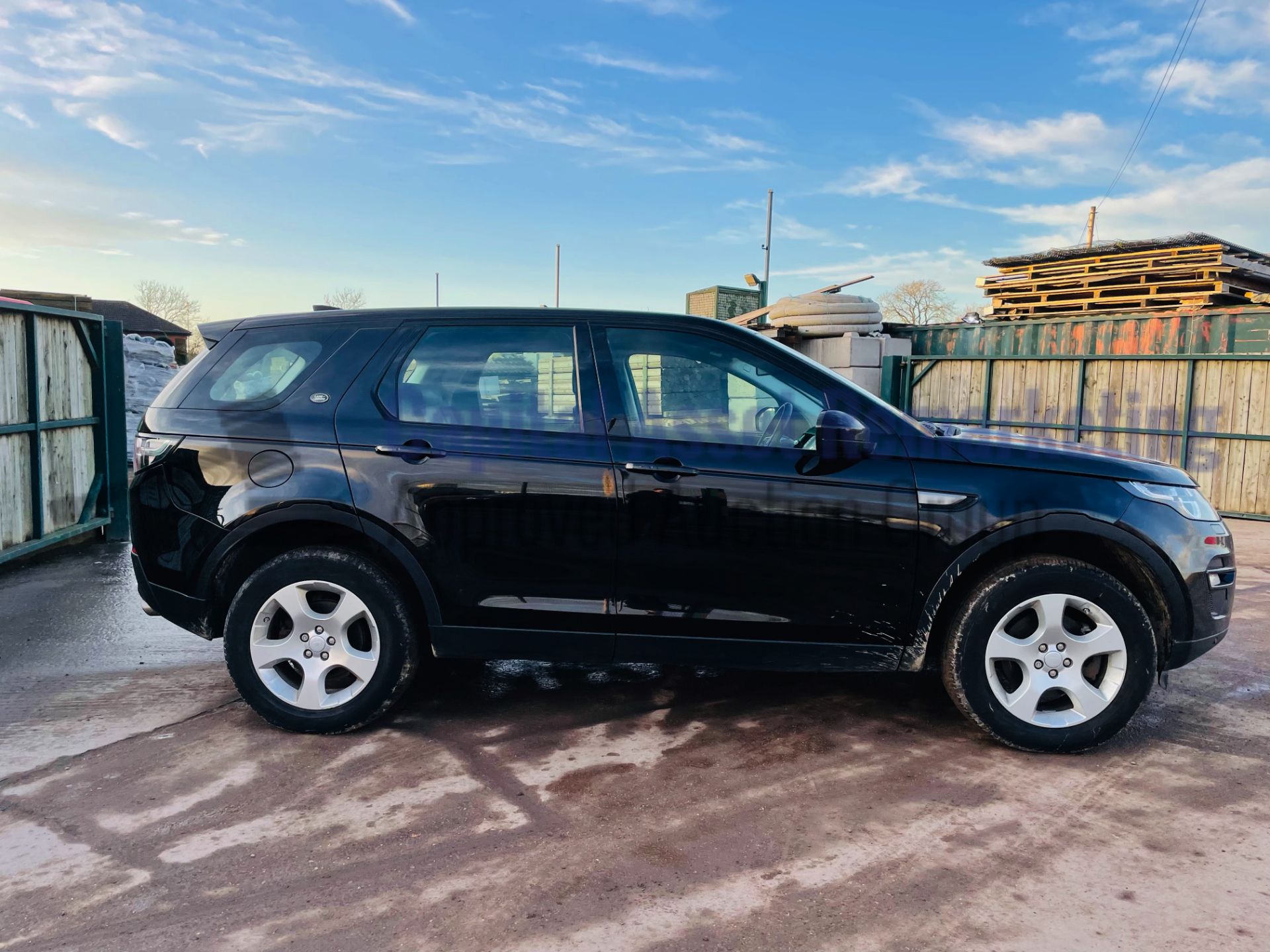 ON SALE LAND ROVER DISCOVERY SPORT *SE TECH* SUV (2018 - EURO 6) '2.0 TD4 - STOP/START' *SAT NAV* - Image 14 of 48