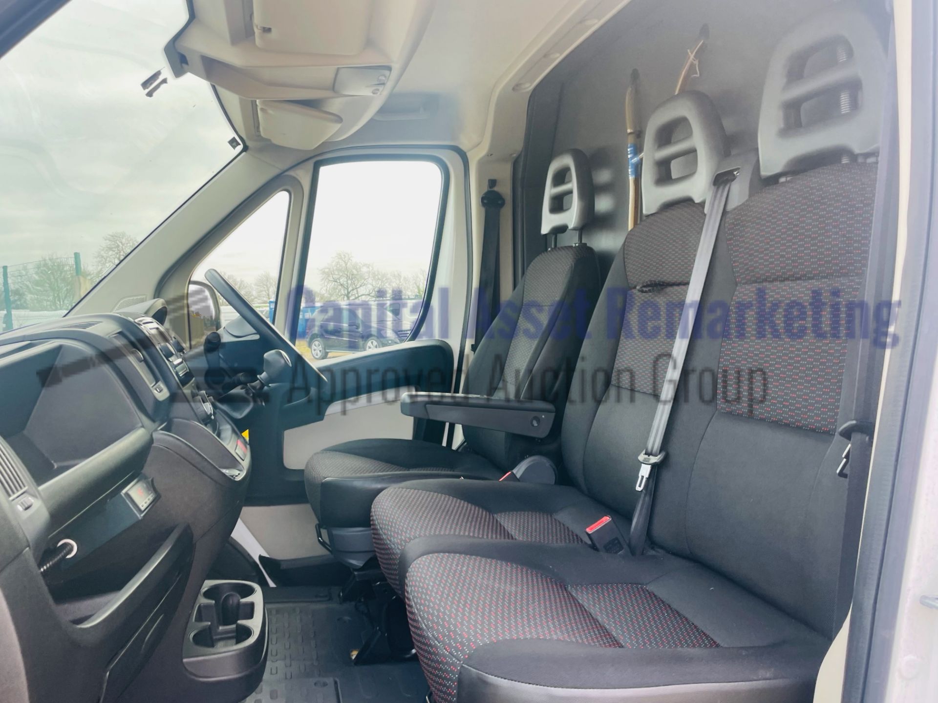 CITROEN RELAY 35 *ENTERPRISE* LWB HI-ROOF *FRIDGE VAN* (2017 - EURO 6) '2.0 BLUE HDI -6 SPEED' *A/C* - Image 23 of 42