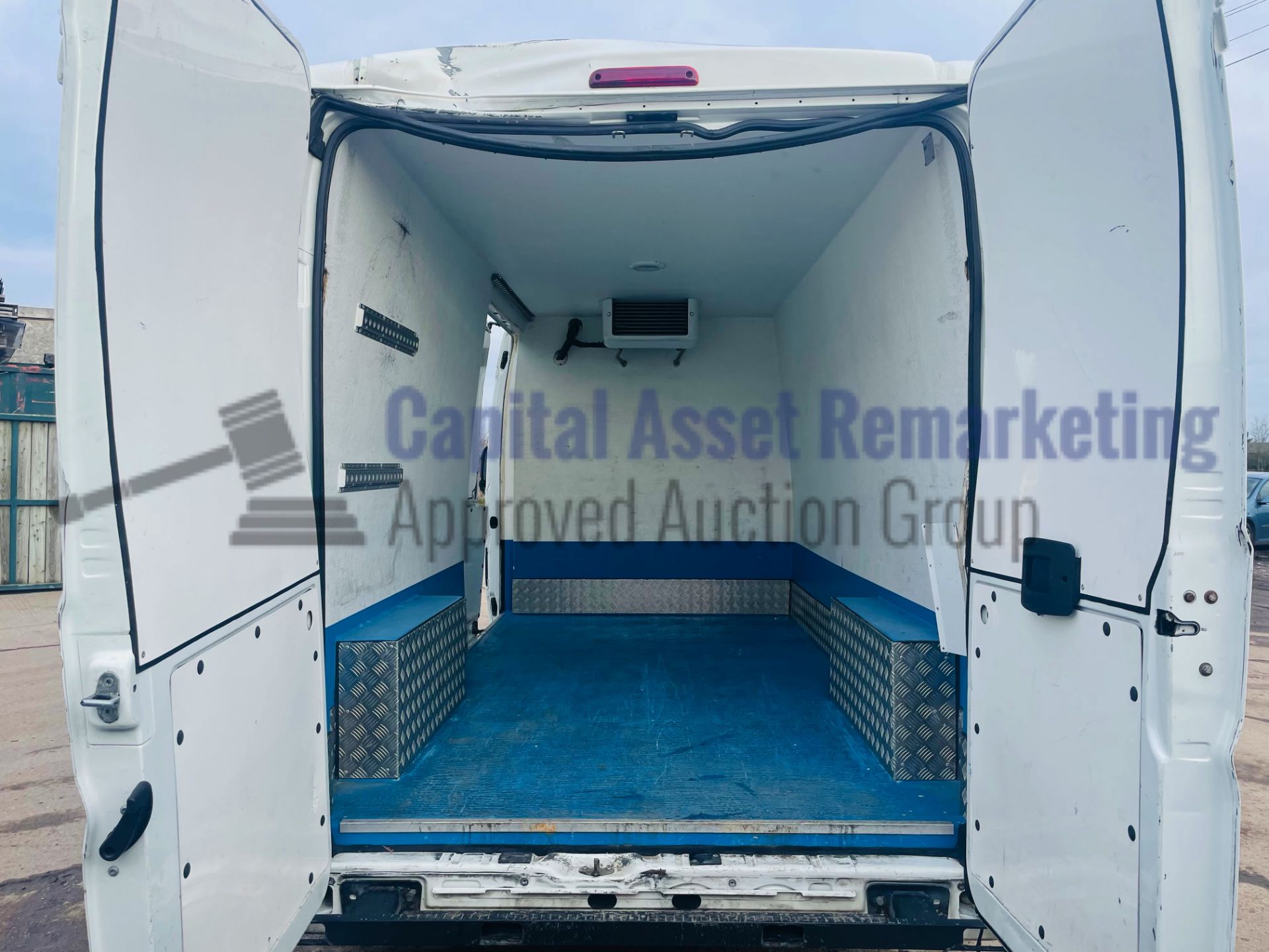 CITROEN RELAY 35 *ENTERPRISE* LWB HI-ROOF *FRIDGE VAN* (2017 - EURO 6) '2.0 BLUE HDI -6 SPEED' *A/C* - Image 25 of 42