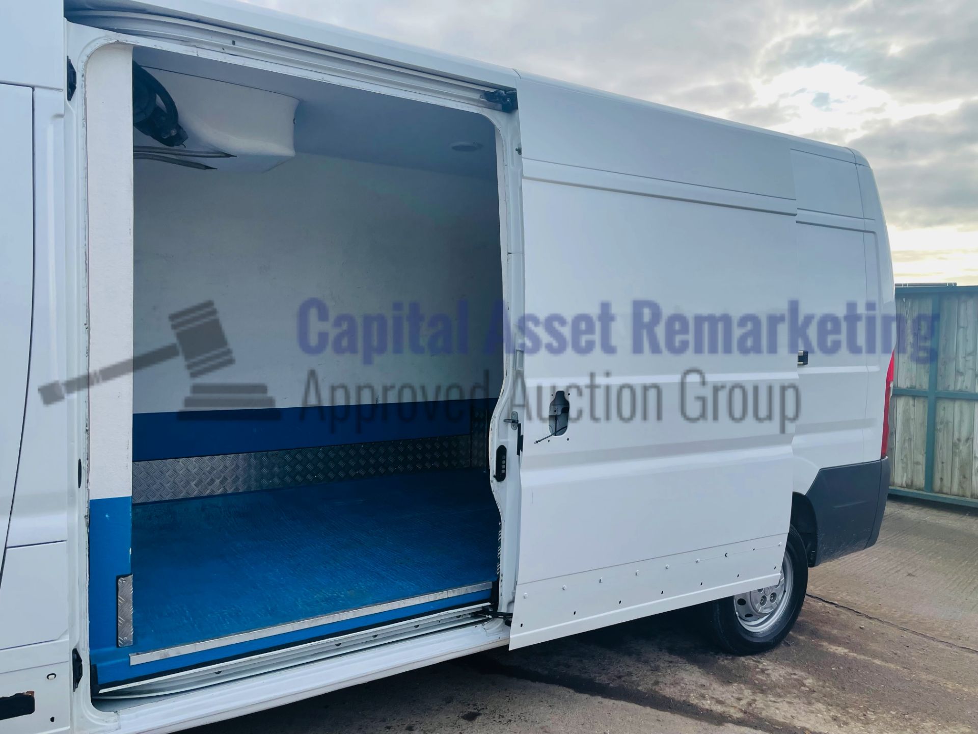 CITROEN RELAY 35 *ENTERPRISE* LWB HI-ROOF *FRIDGE VAN* (2017 - EURO 6) '2.0 BLUE HDI -6 SPEED' *A/C* - Image 24 of 42