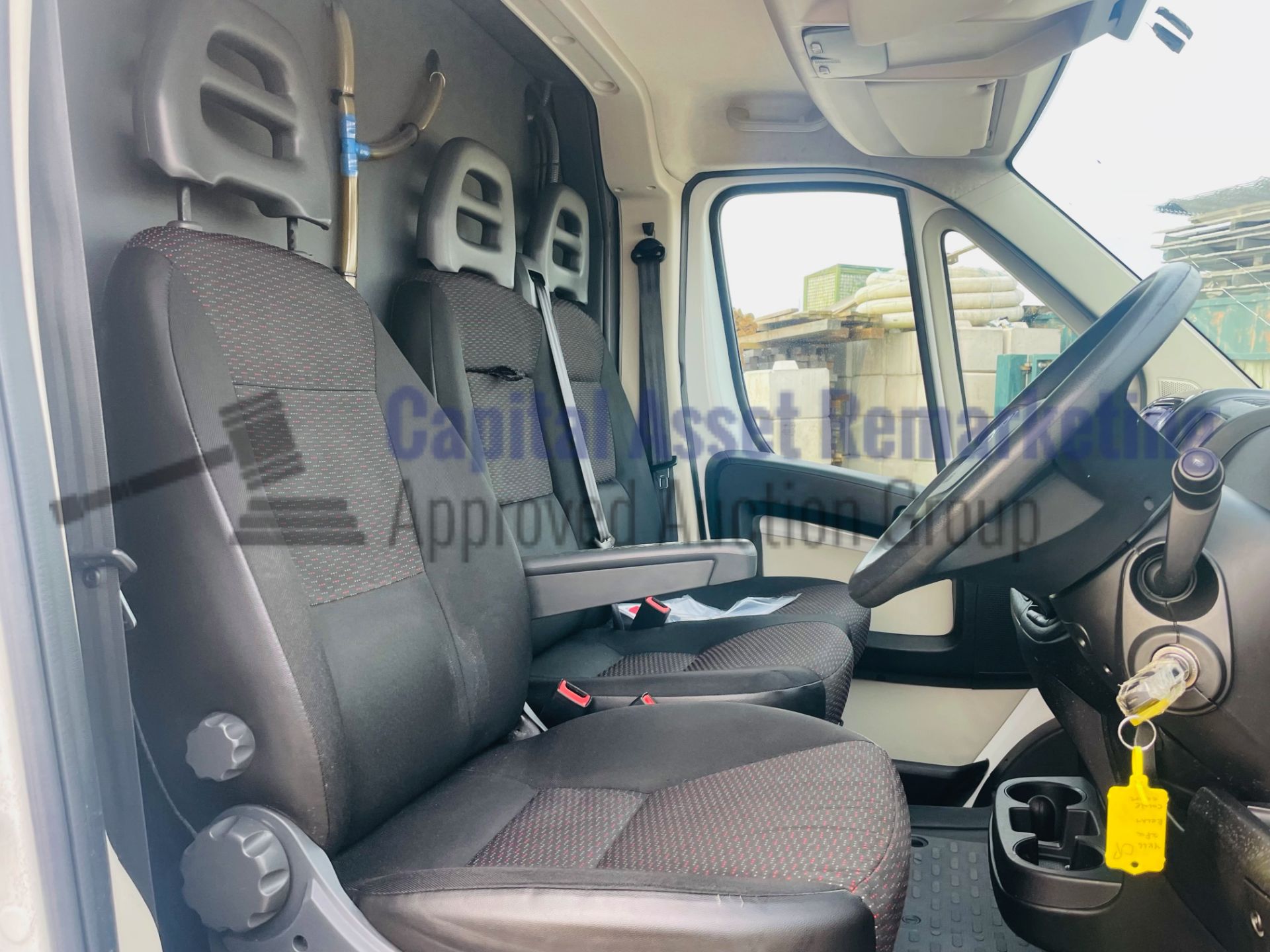 CITROEN RELAY 35 *ENTERPRISE* LWB HI-ROOF *FRIDGE VAN* (2017 - EURO 6) '2.0 BLUE HDI -6 SPEED' *A/C* - Image 27 of 42