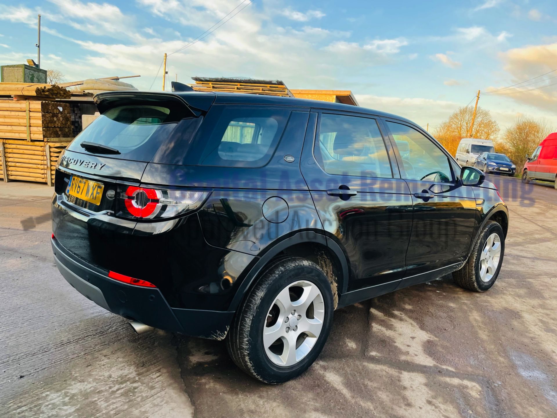 ON SALE LAND ROVER DISCOVERY SPORT *SE TECH* SUV (2018 - EURO 6) '2.0 TD4 - STOP/START' *SAT NAV* - Image 13 of 48