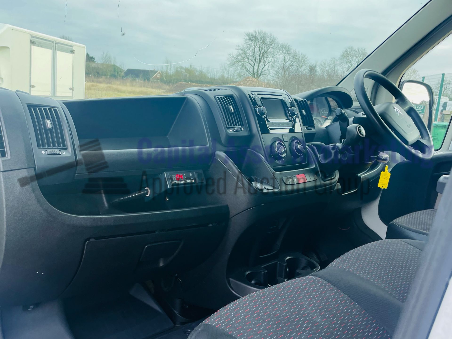 CITROEN RELAY 35 *ENTERPRISE* LWB HI-ROOF *FRIDGE VAN* (2017 - EURO 6) '2.0 BLUE HDI -6 SPEED' *A/C* - Image 20 of 42