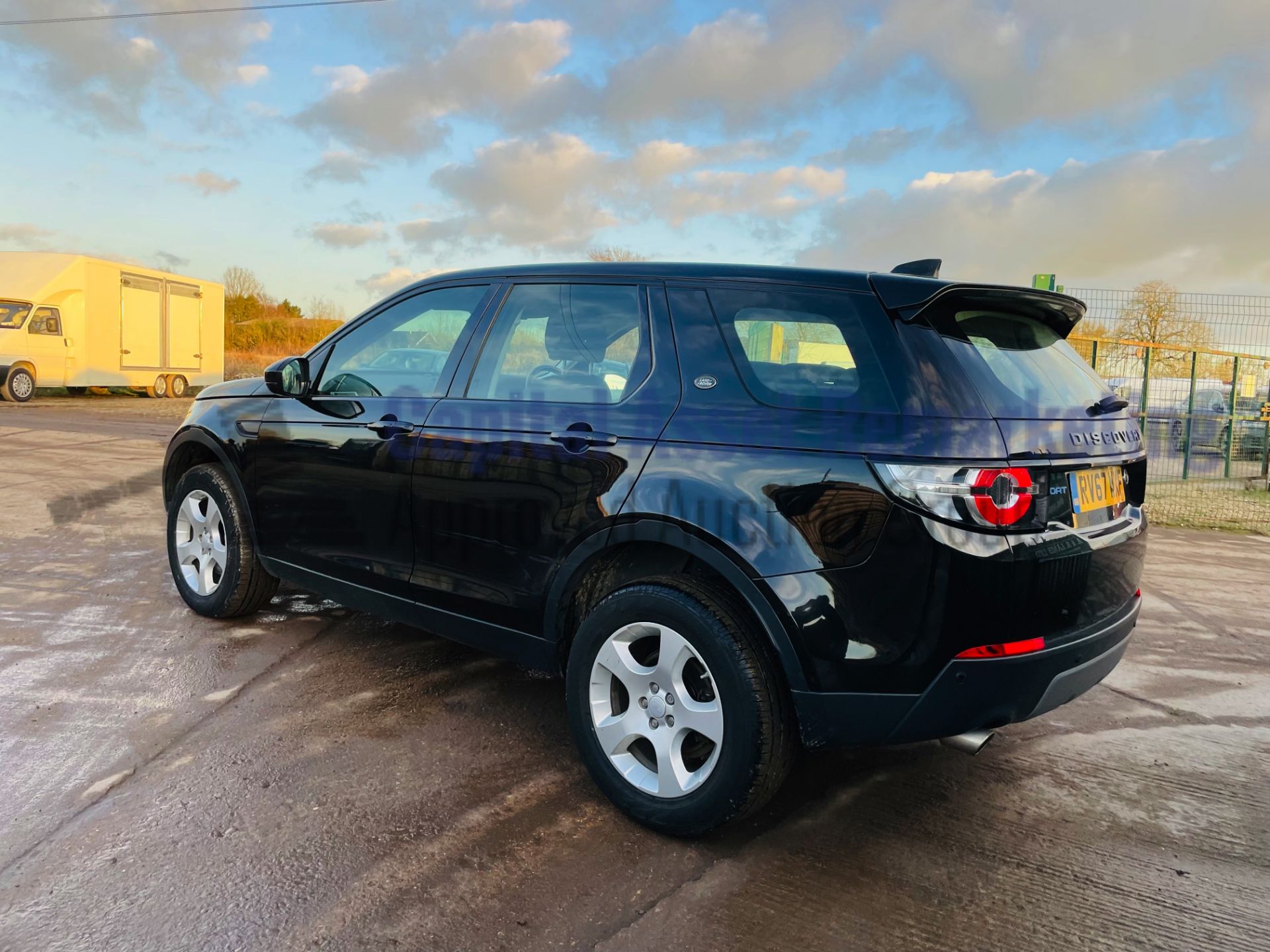 ON SALE LAND ROVER DISCOVERY SPORT *SE TECH* SUV (2018 - EURO 6) '2.0 TD4 - STOP/START' *SAT NAV* - Image 9 of 48