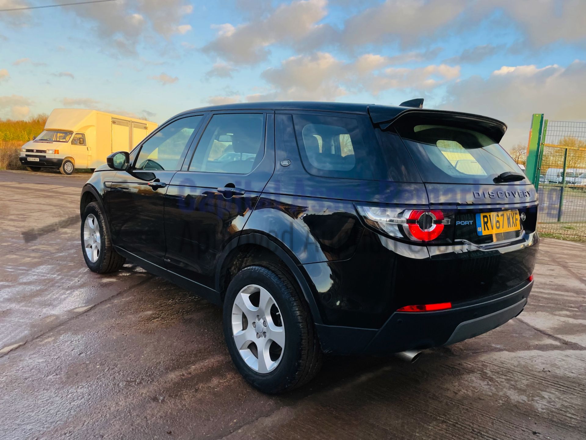 ON SALE LAND ROVER DISCOVERY SPORT *SE TECH* SUV (2018 - EURO 6) '2.0 TD4 - STOP/START' *SAT NAV* - Image 10 of 48