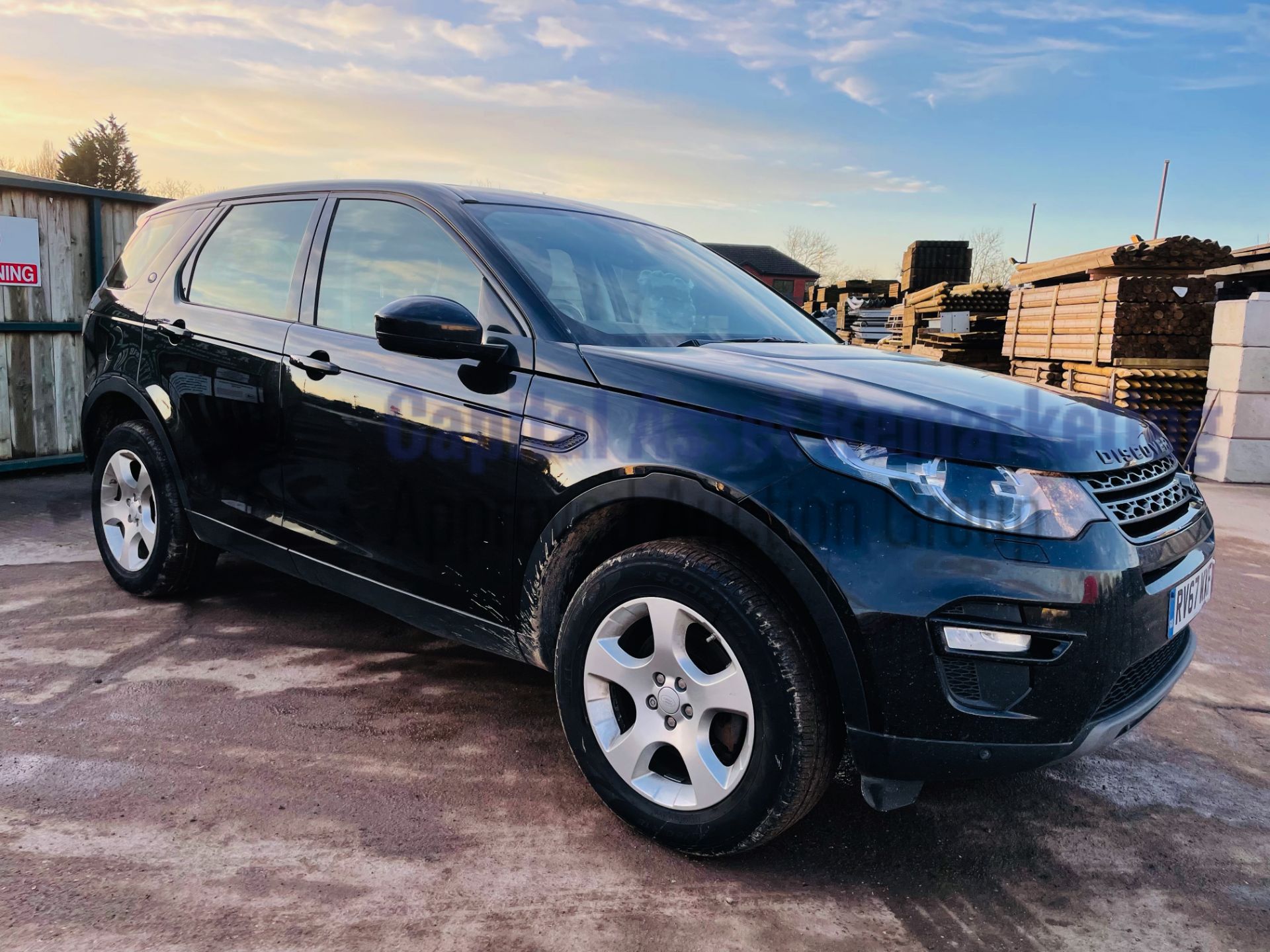 ON SALE LAND ROVER DISCOVERY SPORT *SE TECH* SUV (2018 - EURO 6) '2.0 TD4 - STOP/START' *SAT NAV* - Image 3 of 48