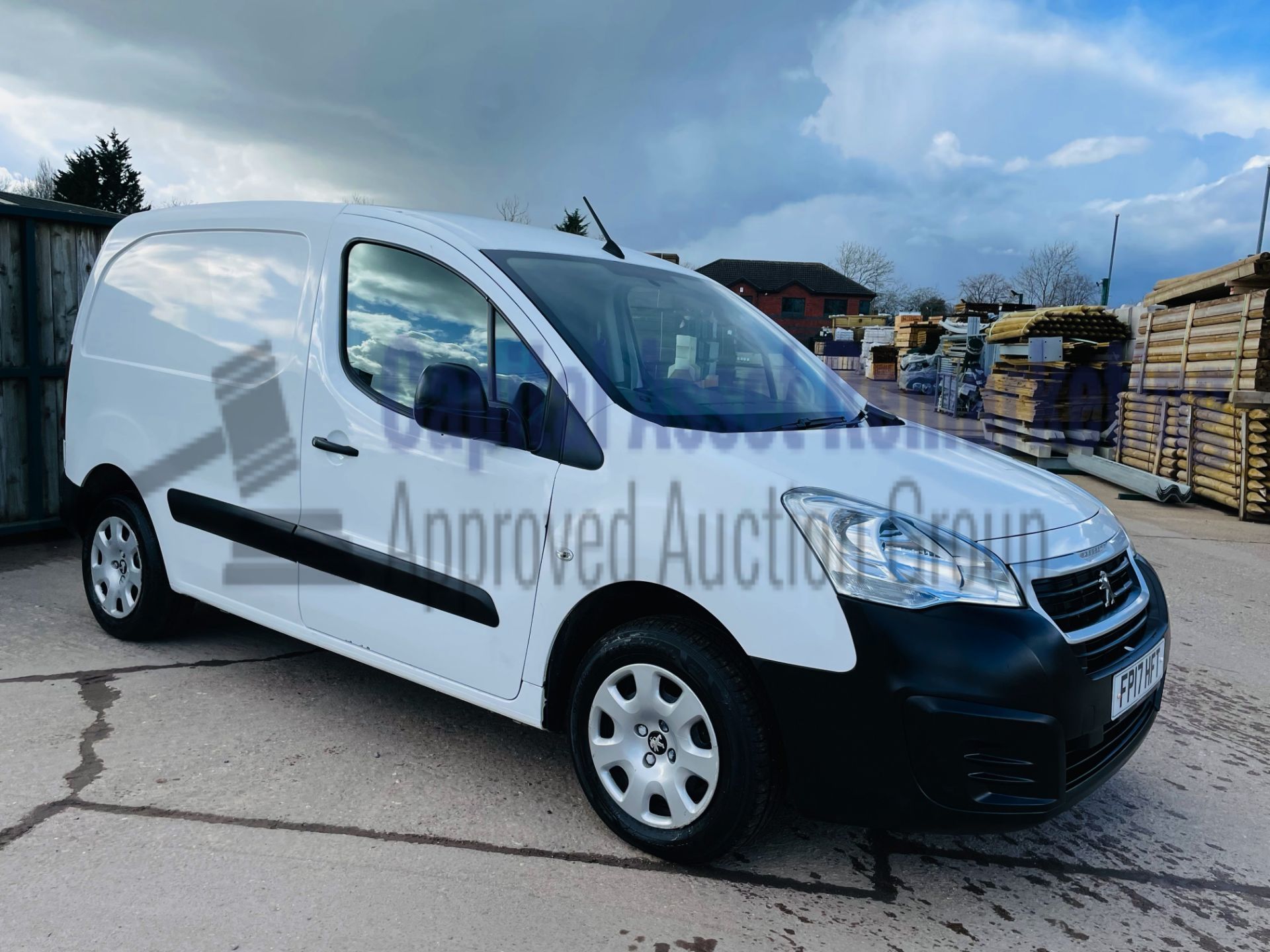 PEUGEOT PARTNER *PROFESSIONAL* PANEL VAN (2017 - EURO 6) '1.6 BLUE HDI' *AIR CON & CRUISE* (1 OWNER) - Image 2 of 34