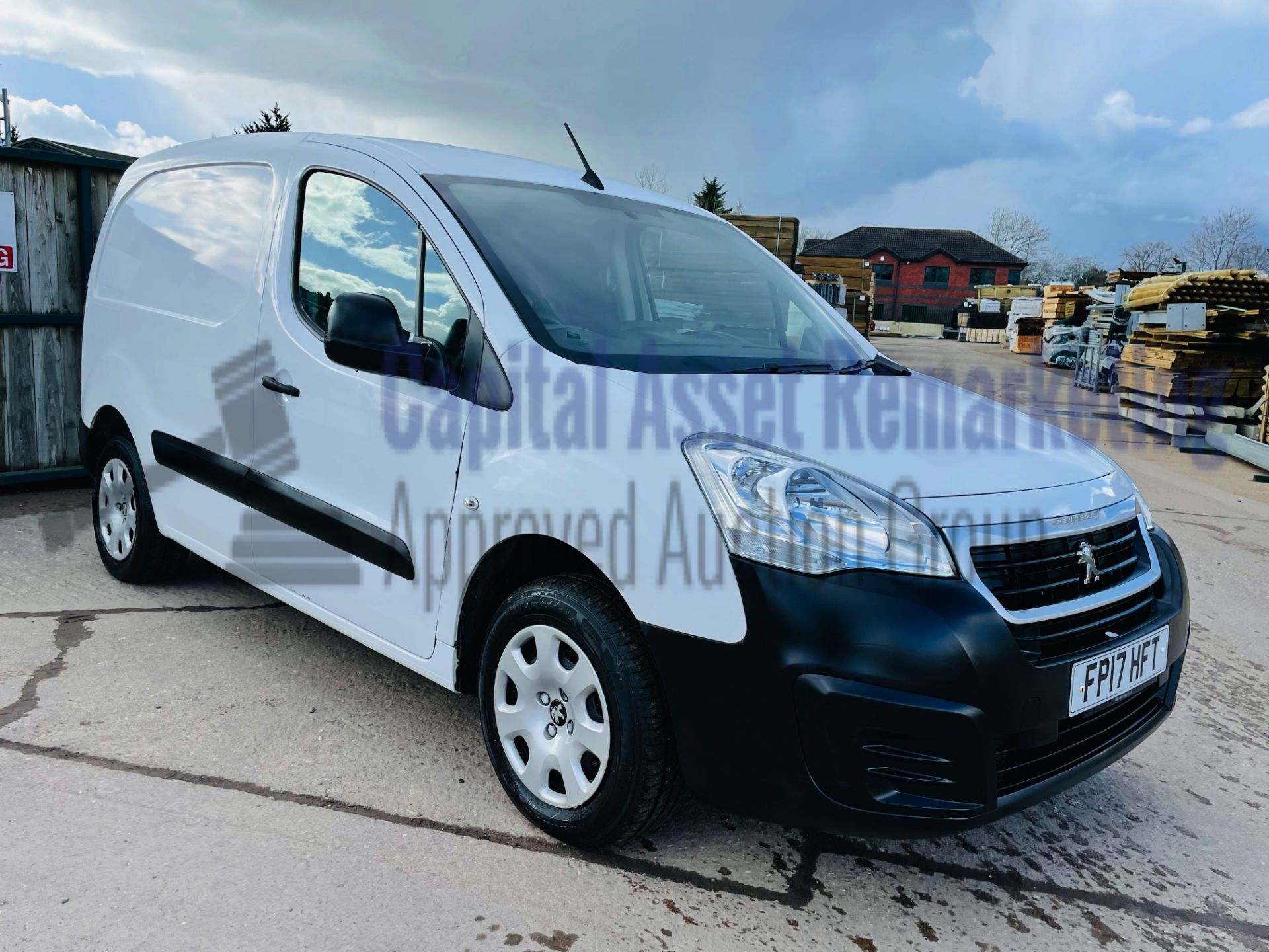 PEUGEOT PARTNER *PROFESSIONAL* PANEL VAN (2017 - EURO 6) '1.6 BLUE HDI' *AIR CON & CRUISE* (1 OWNER) - Image 3 of 34