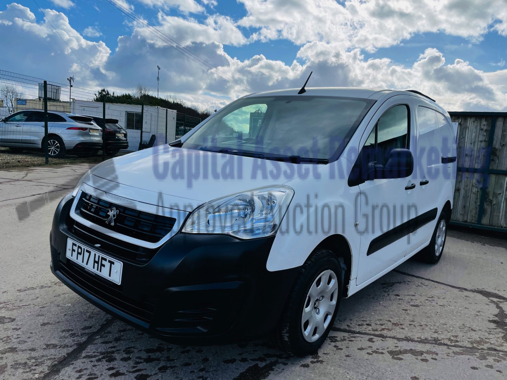 PEUGEOT PARTNER *PROFESSIONAL* PANEL VAN (2017 - EURO 6) '1.6 BLUE HDI' *AIR CON & CRUISE* (1 OWNER) - Image 5 of 34