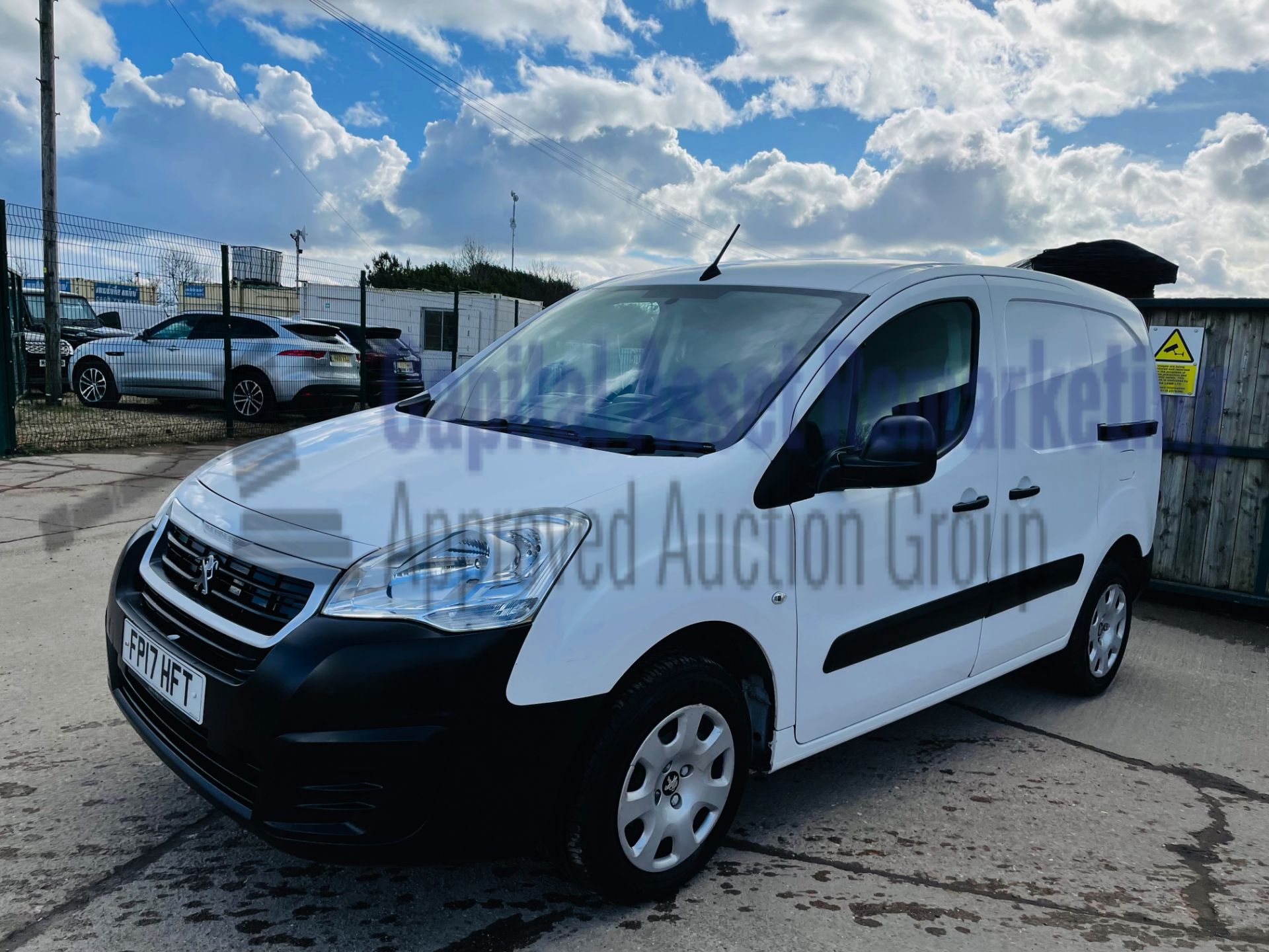 PEUGEOT PARTNER *PROFESSIONAL* PANEL VAN (2017 - EURO 6) '1.6 BLUE HDI' *AIR CON & CRUISE* (1 OWNER) - Image 6 of 34