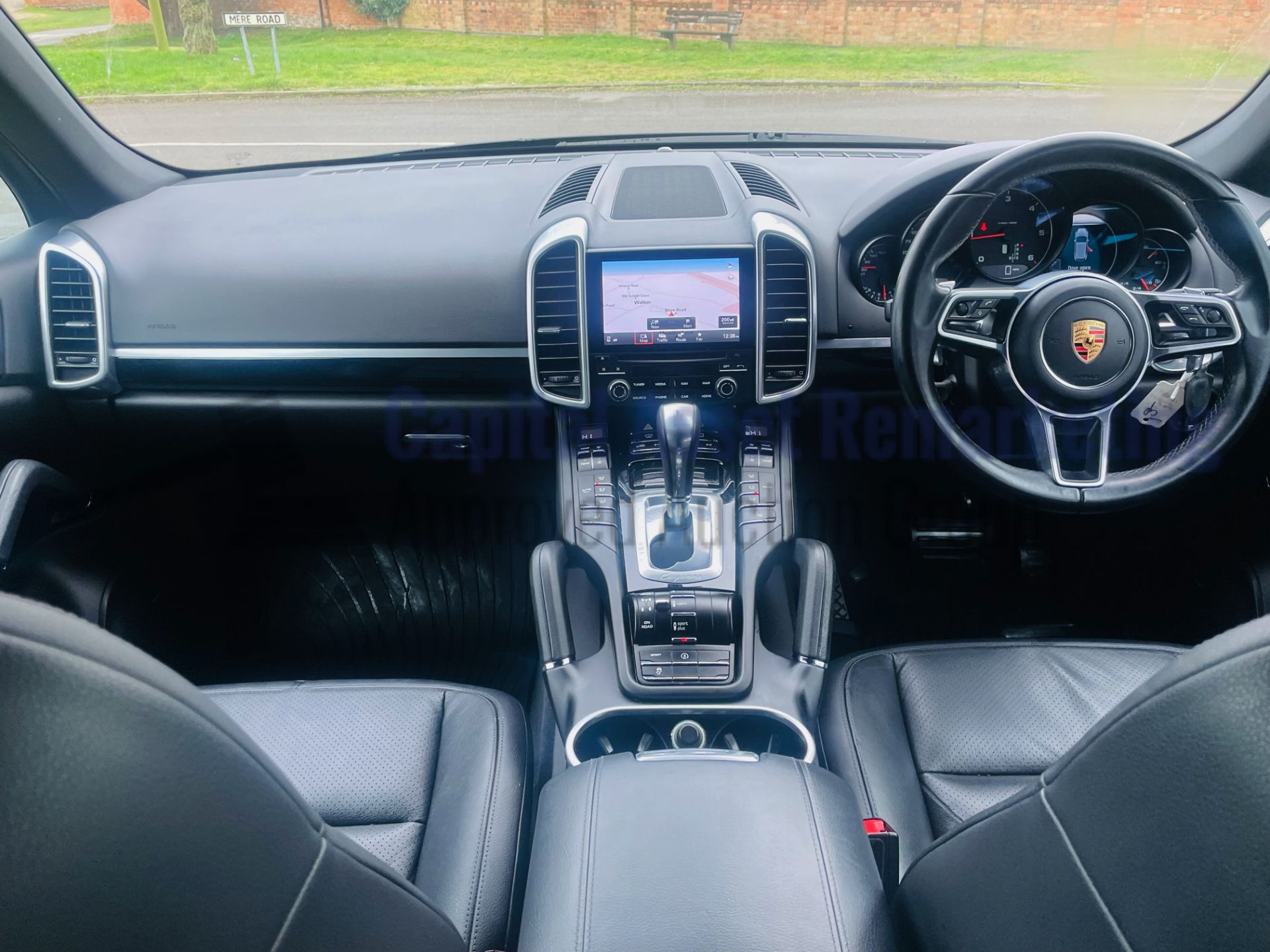 PORSCHE CAYENNE *SPORT SUV* (2017 - EURO 6) '3.0 V6 DIESEL - 8 SPEED AUTO' *MASSIVE SPEC* (NO VAT) - Image 34 of 59