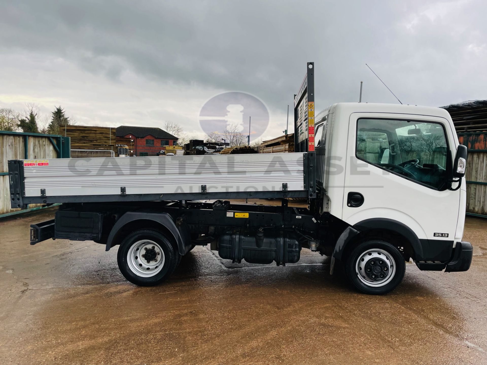 ON SALE NISSAN CABSTAR 3.0DCI NT400 TIPPER 35.13 (2017 MODEL)- LOW MILEAGE -EURO 6 - TWIN REAR WHEEL - Image 12 of 15