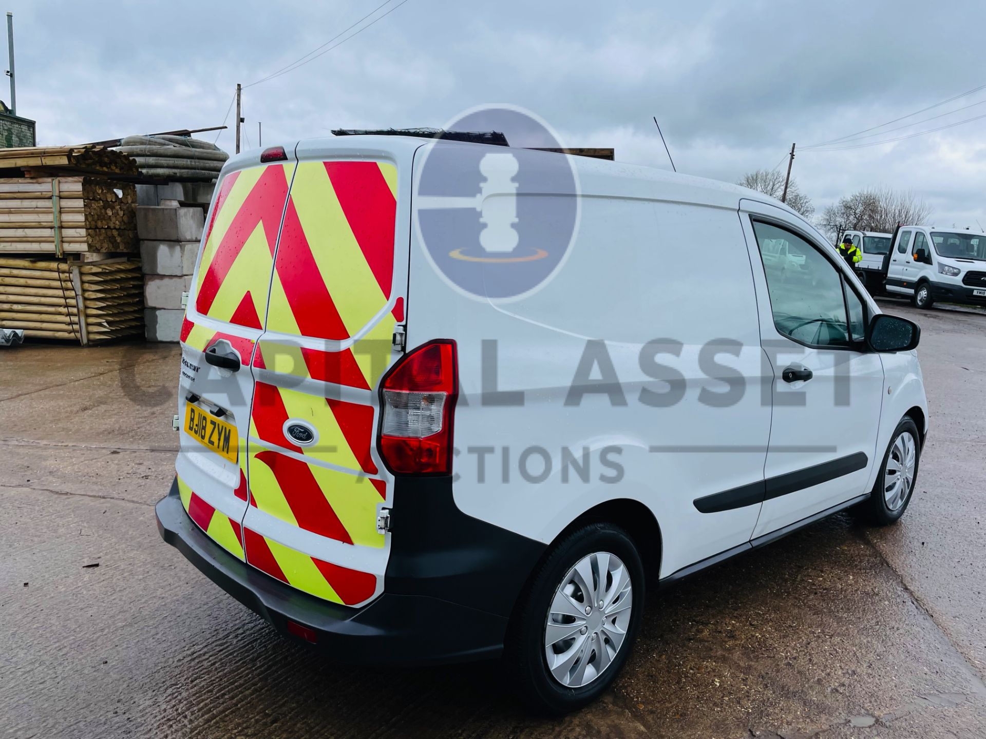 ON SALE FORD TRANSIT COURIER *LCV - PANEL VAN* (2018 - EURO 6) '1.5 TDCI - STOP/START' (1 OWNER - Image 12 of 35