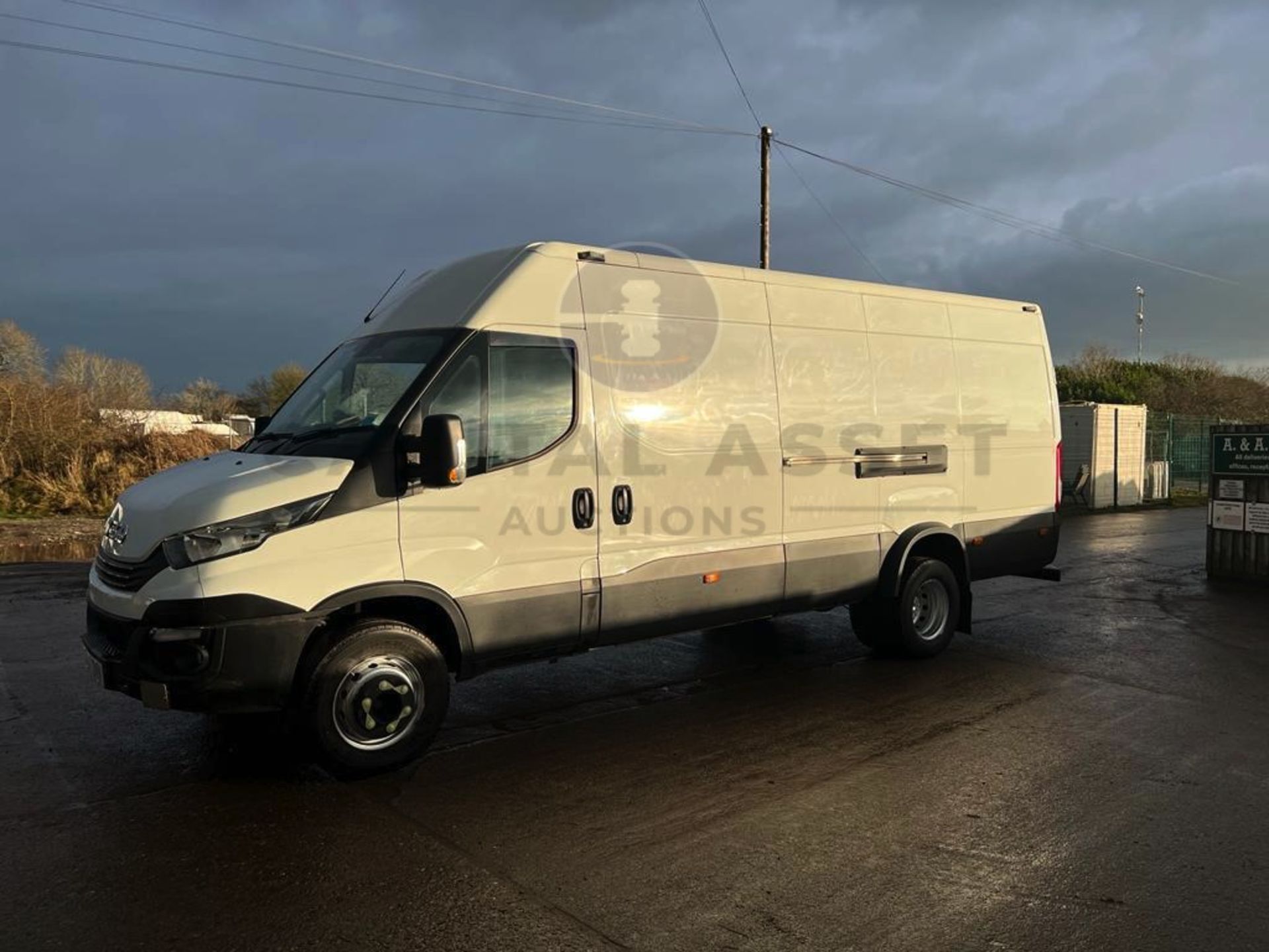 IVECO DAILY 65-180 HI MATIC XLWB (2017 MODEL) VERY RARE - EURO 6 - AIR CON - SAT NAV - CRUISE - Image 2 of 20