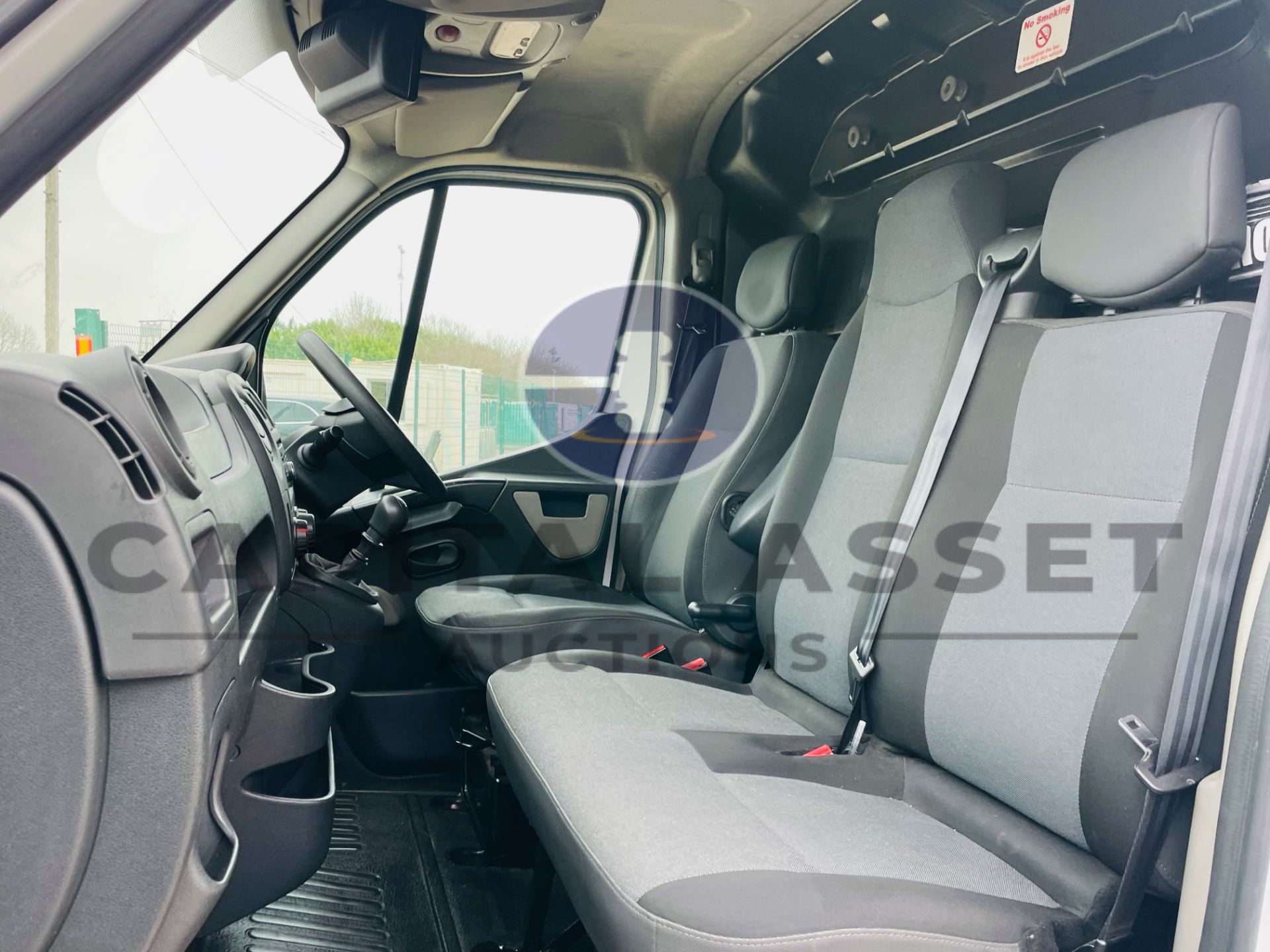 RENAULT MASTER *LWB - EXTRA HI-ROOF* PANEL VAN (2019 - EURO 6) '2.3 DCI-6 SPEED' *SAT NAV* (3500 KG) - Image 23 of 37