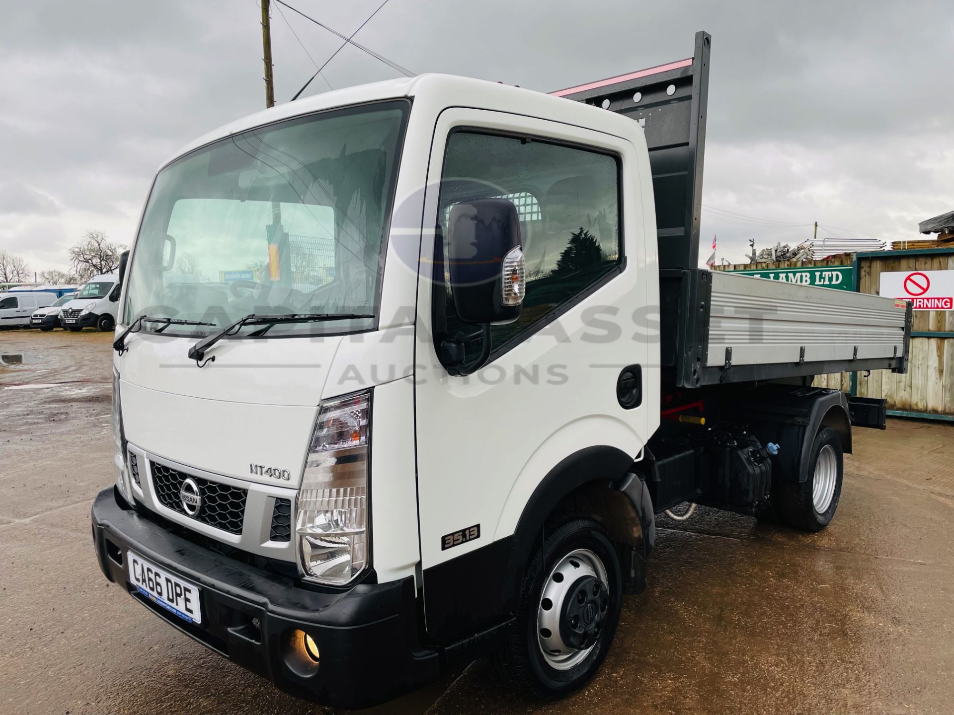 ON SALE NISSAN CABSTAR 3.0DCI NT400 TIPPER 35.13 (2017 MODEL)- LOW MILEAGE -EURO 6 - TWIN REAR WHEEL - Image 4 of 15