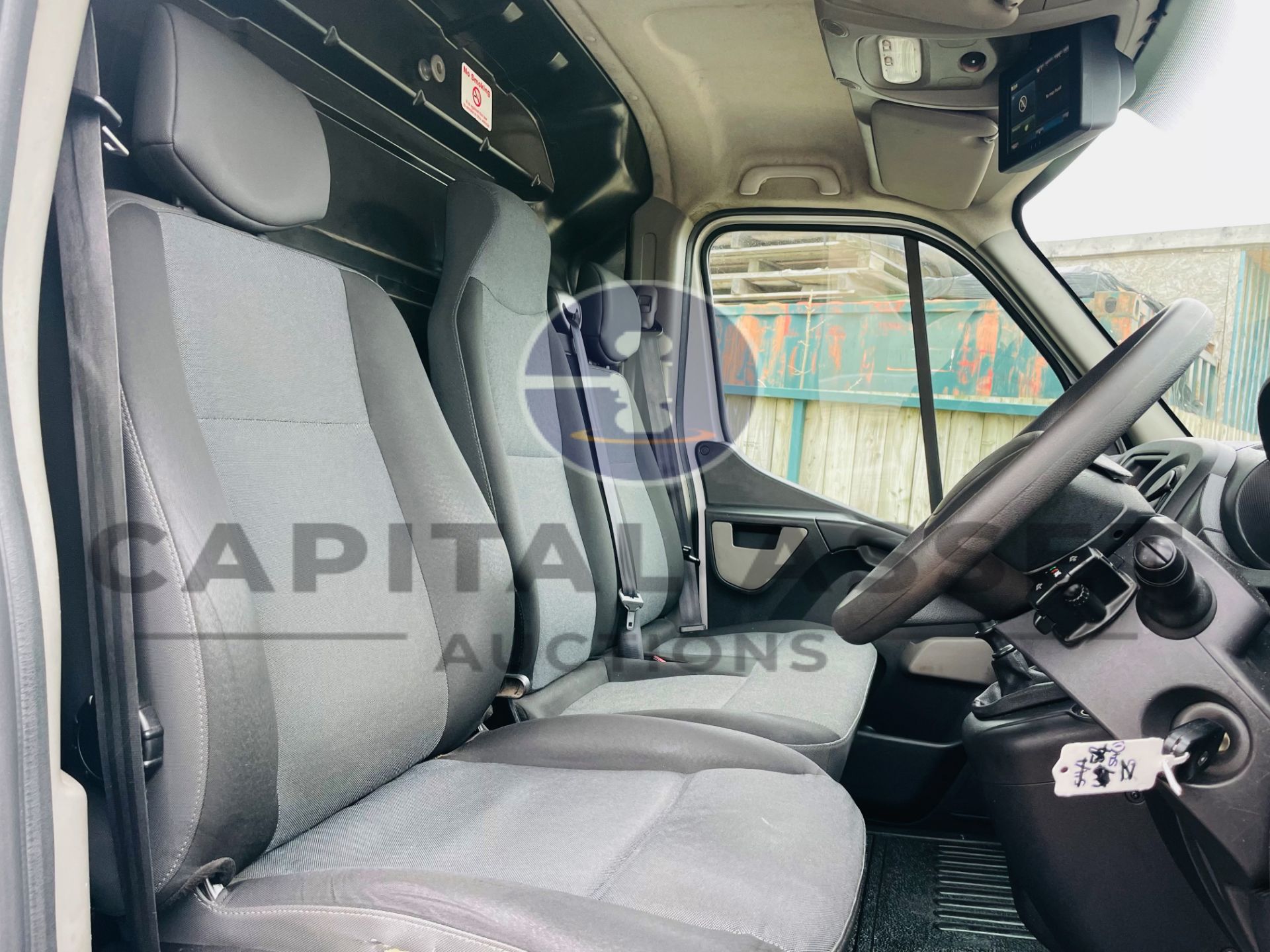 RENAULT MASTER *LWB - EXTRA HI-ROOF* PANEL VAN (2019 - EURO 6) '2.3 DCI-6 SPEED' *SAT NAV* (3500 KG) - Image 27 of 37