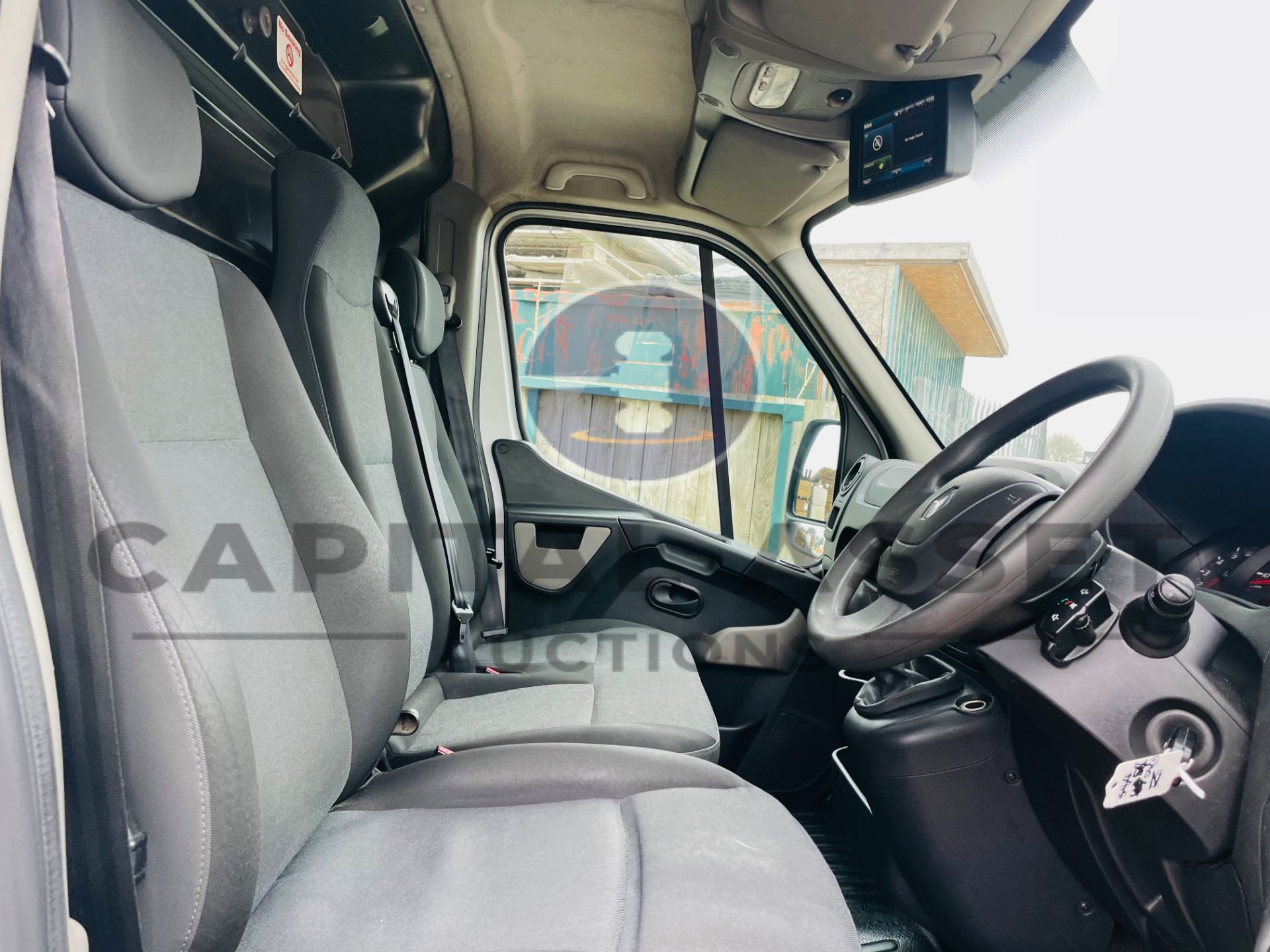 RENAULT MASTER *LWB - EXTRA HI-ROOF* PANEL VAN (2019 - EURO 6) '2.3 DCI-6 SPEED' *SAT NAV* (3500 KG) - Image 26 of 37