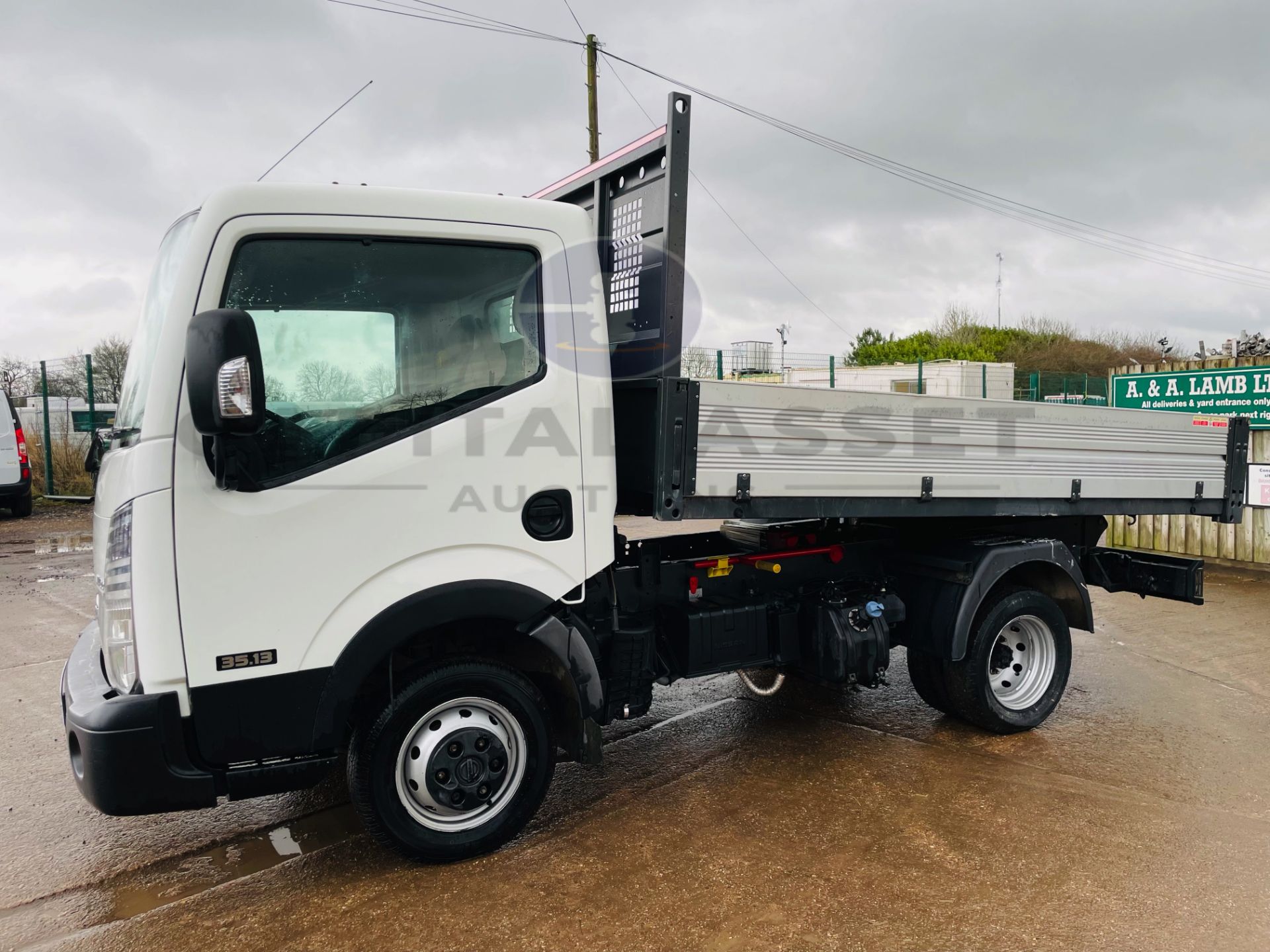 ON SALE NISSAN CABSTAR 3.0DCI NT400 TIPPER 35.13 (2017 MODEL)- LOW MILEAGE -EURO 6 - TWIN REAR WHEEL - Image 6 of 15