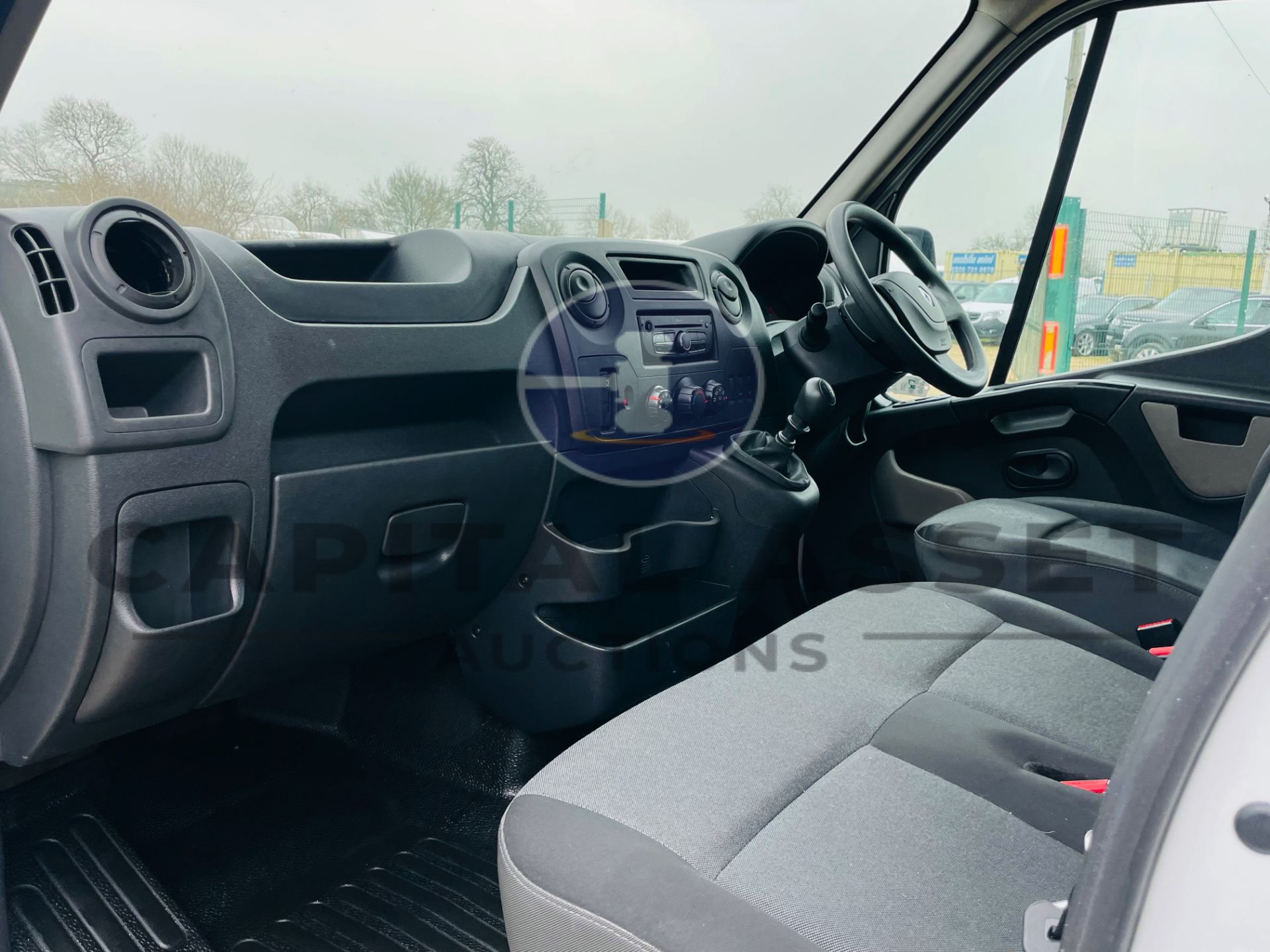 RENAULT MASTER *LWB - EXTRA HI-ROOF* PANEL VAN (2019 - EURO 6) '2.3 DCI-6 SPEED' *SAT NAV* (3500 KG) - Image 21 of 37