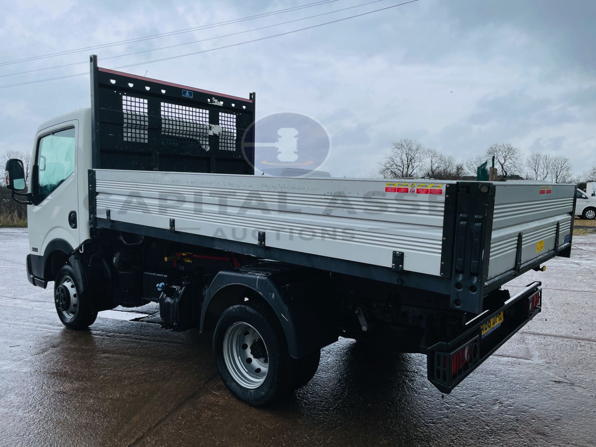 ON SALE NISSAN CABSTAR 3.0DCI NT400 TIPPER 35.13 (2017 MODEL)- LOW MILEAGE -EURO 6 - TWIN REAR WHEEL - Image 8 of 15