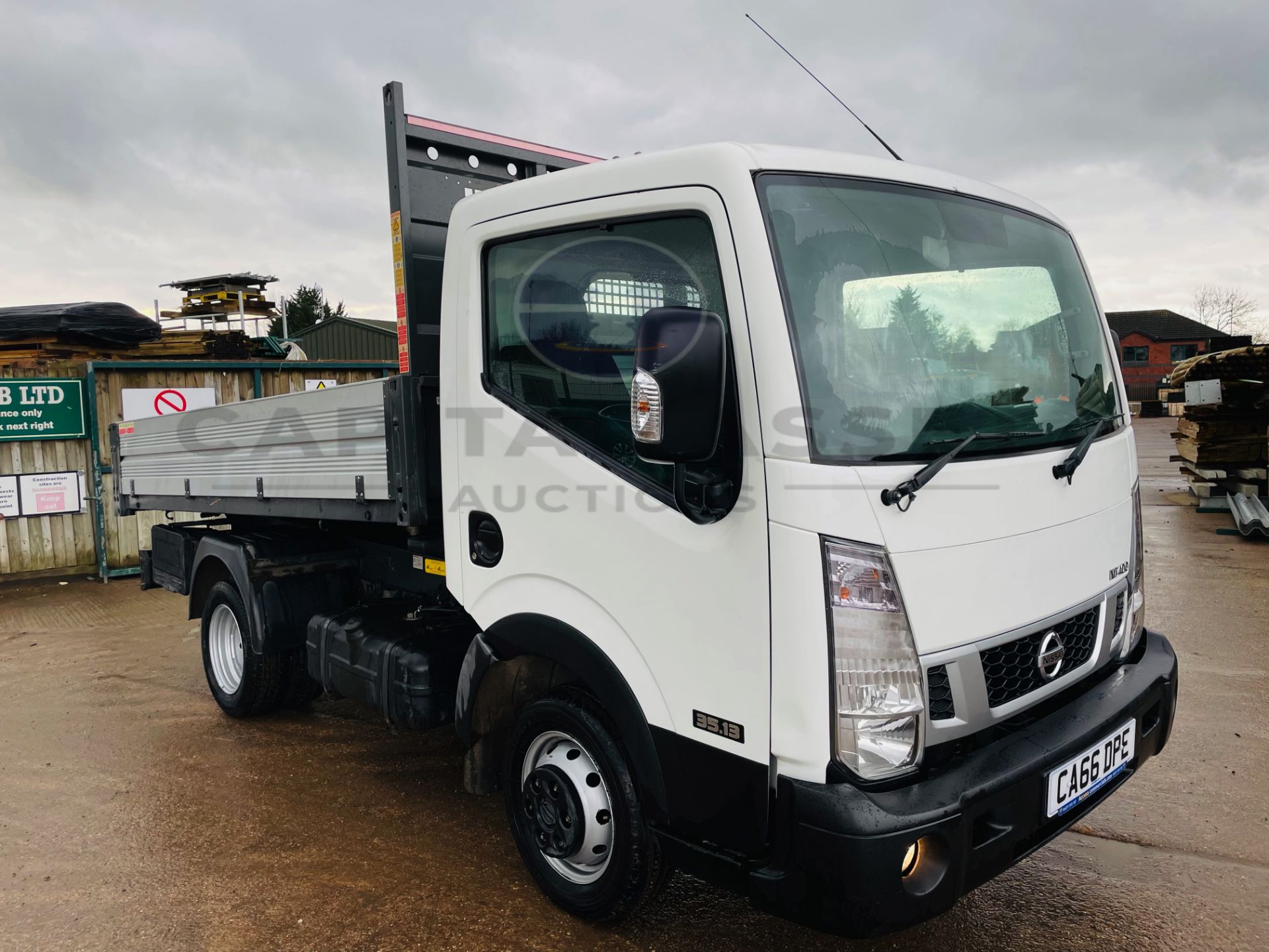 ON SALE NISSAN CABSTAR 3.0DCI NT400 TIPPER 35.13 (2017 MODEL)- LOW MILEAGE -EURO 6 - TWIN REAR WHEEL - Image 2 of 15