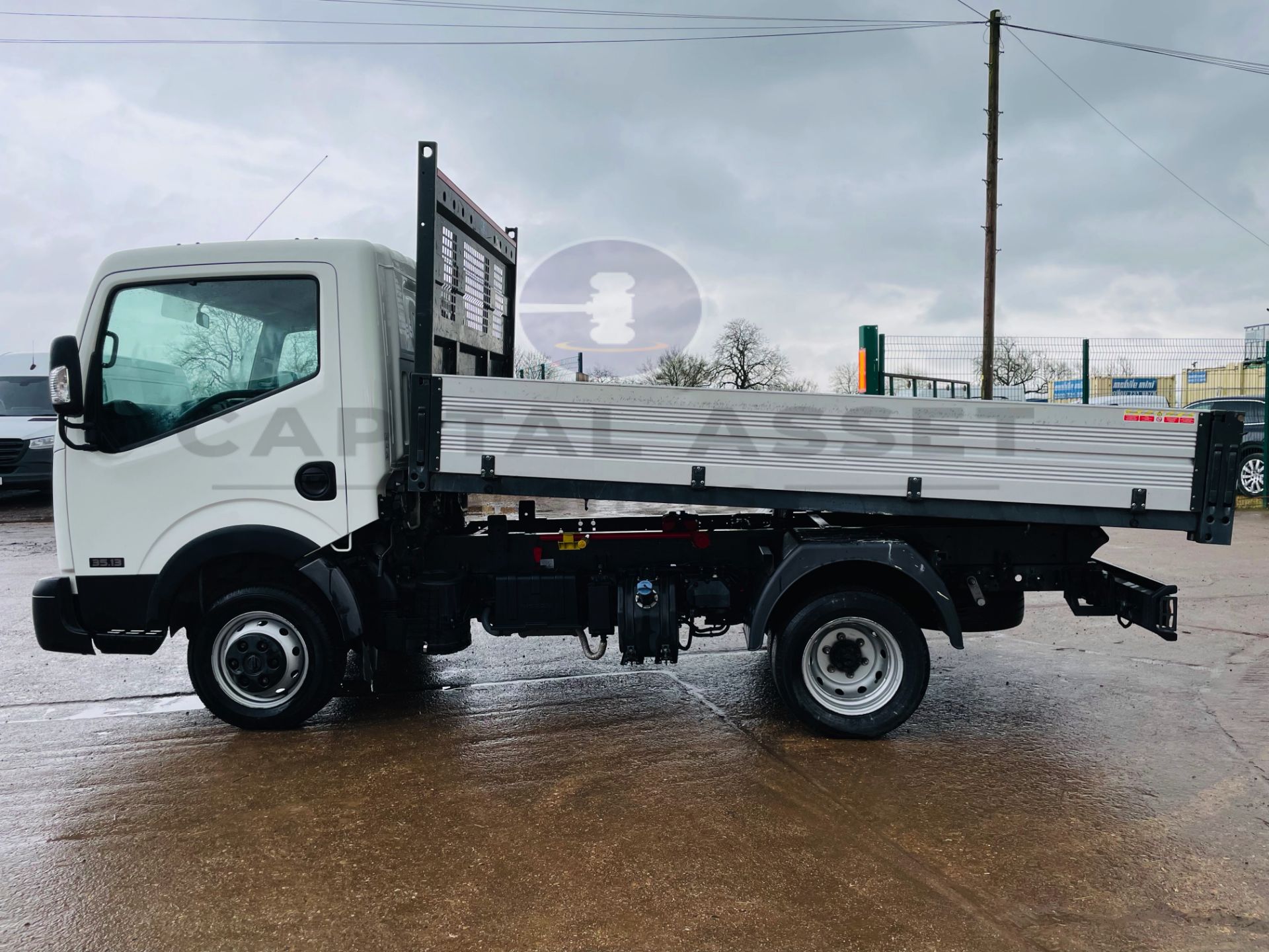 ON SALE NISSAN CABSTAR 3.0DCI NT400 TIPPER 35.13 (2017 MODEL)- LOW MILEAGE -EURO 6 - TWIN REAR WHEEL - Image 7 of 15