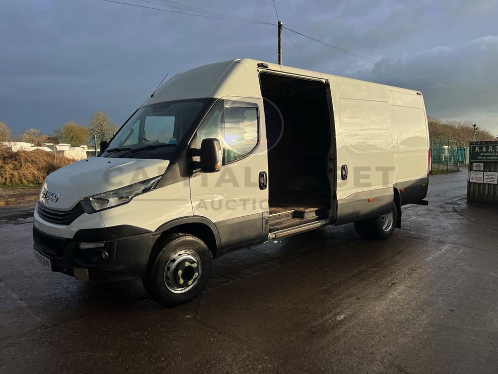 IVECO DAILY 65-180 HI MATIC XLWB (2017 MODEL) VERY RARE - EURO 6 - AIR CON - SAT NAV - CRUISE - Image 3 of 20