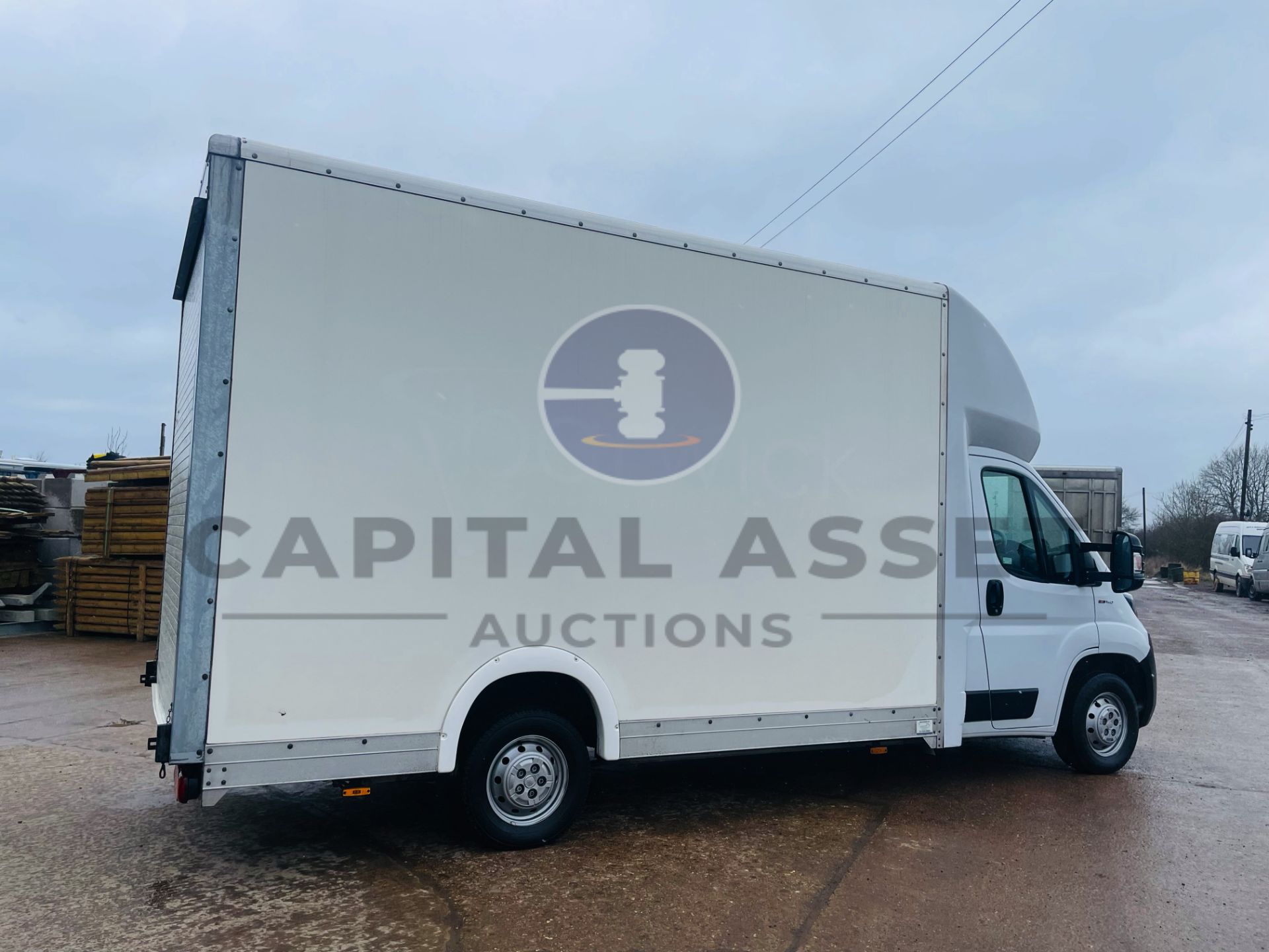 FIAT DUCATO 35 *LWB - LOW LOADER / LUTON BOX VAN* (2020 - EURO 6) '2.3 DIESEL - 140 BHP - 6 SPEED' - Image 13 of 41