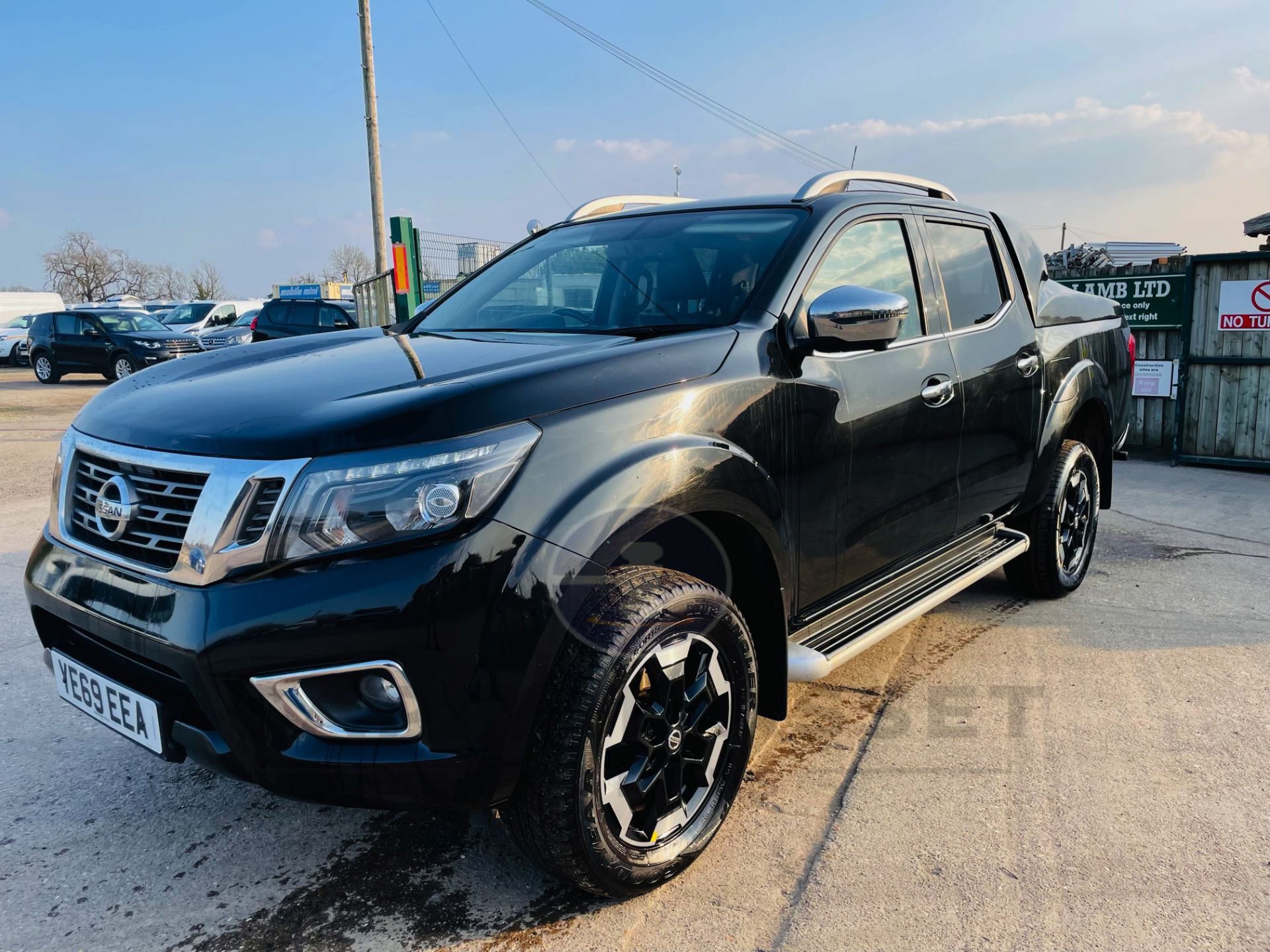 On Sale NISSAN NAVARA 2.3DCI BI-TURBO "TEKNA" D/C (2020 MODEL) FSH - SAT NAV - LEATHER *TOP SPEC* - Image 5 of 26