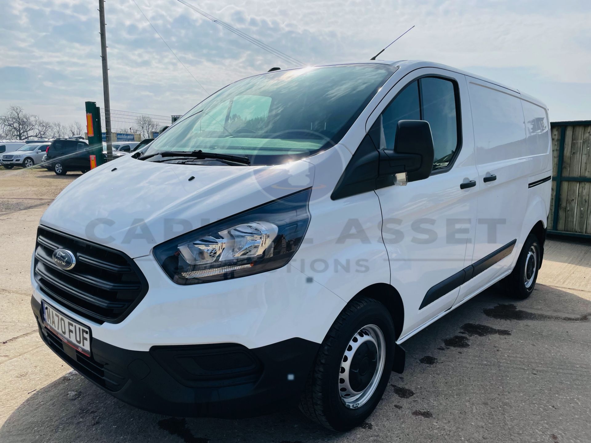 ON SALE FORD TRANSIT CUSTOM 2.0TDCI "300" ECO-BLUE (2021 MODEL) EURO 6 / AD BLUE - LOW MILEAGE - Image 5 of 24