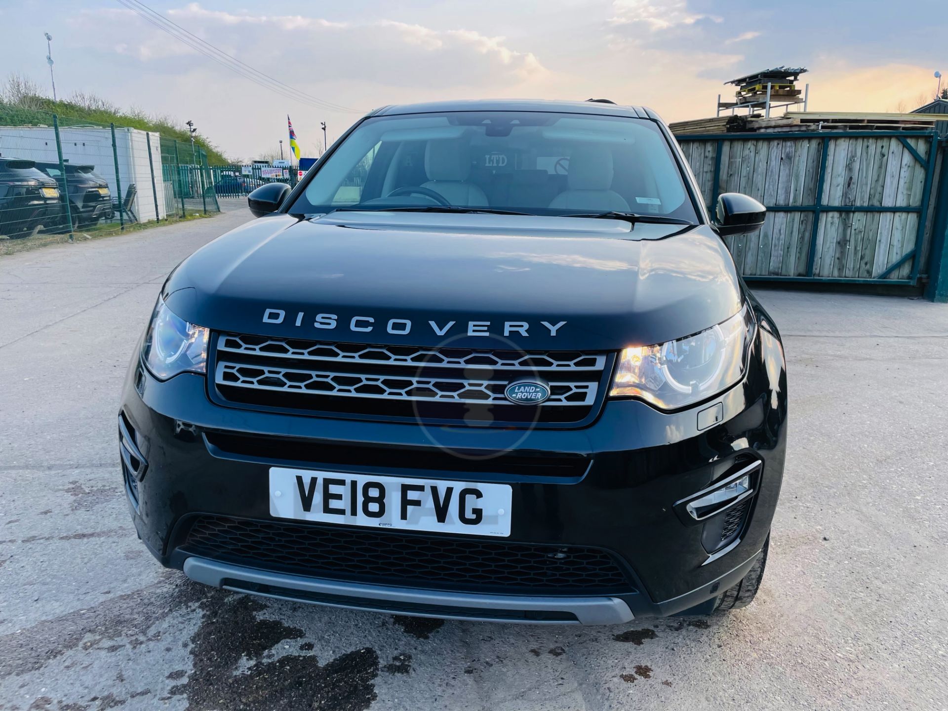 (On Sale) LAND ROVER DISCOVERY SPORT *SE TECH* 7 SEATER SUV (2018 - EURO 6) TD4 - AUTO *LOW MILEAGE* - Image 4 of 35