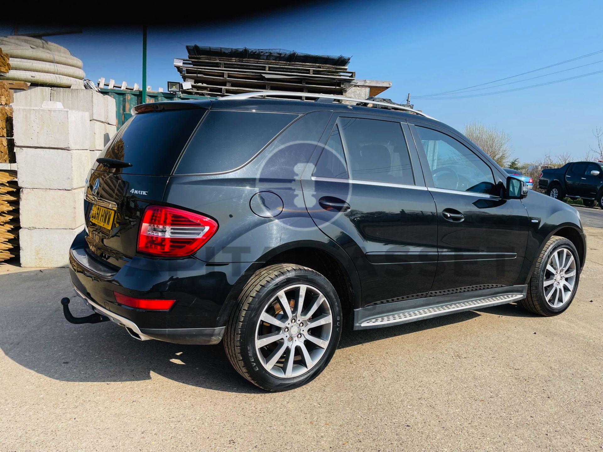 (On Sale) MERCEDES-BENZ ML 350 CDI *GRAND EDITION* SUV (61 REG) 3.0 DIESEL - AUTO *HUGE SPEC* - Image 13 of 53