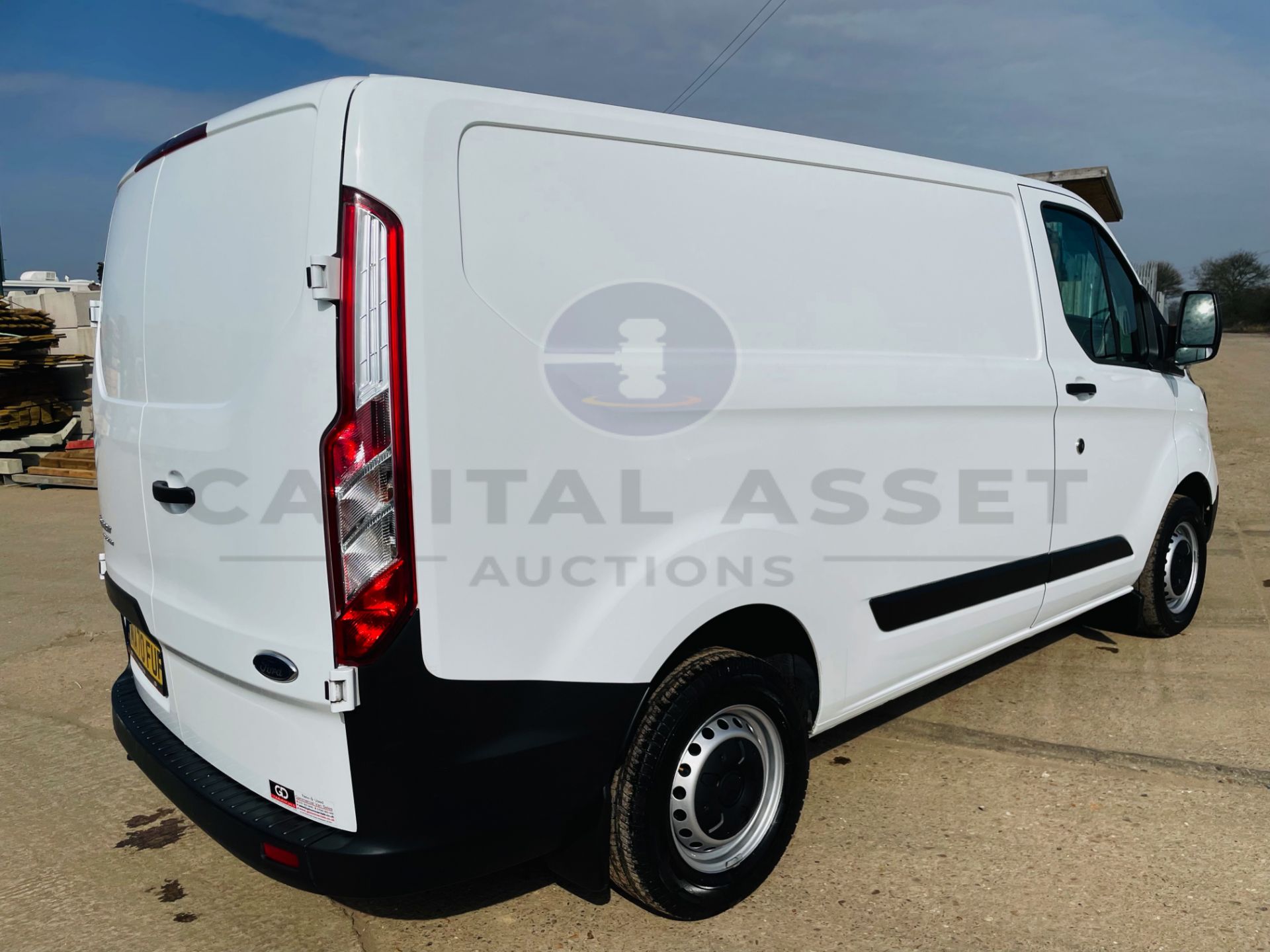 ON SALE FORD TRANSIT CUSTOM 2.0TDCI "300" ECO-BLUE (2021 MODEL) EURO 6 / AD BLUE - LOW MILEAGE - Image 11 of 24