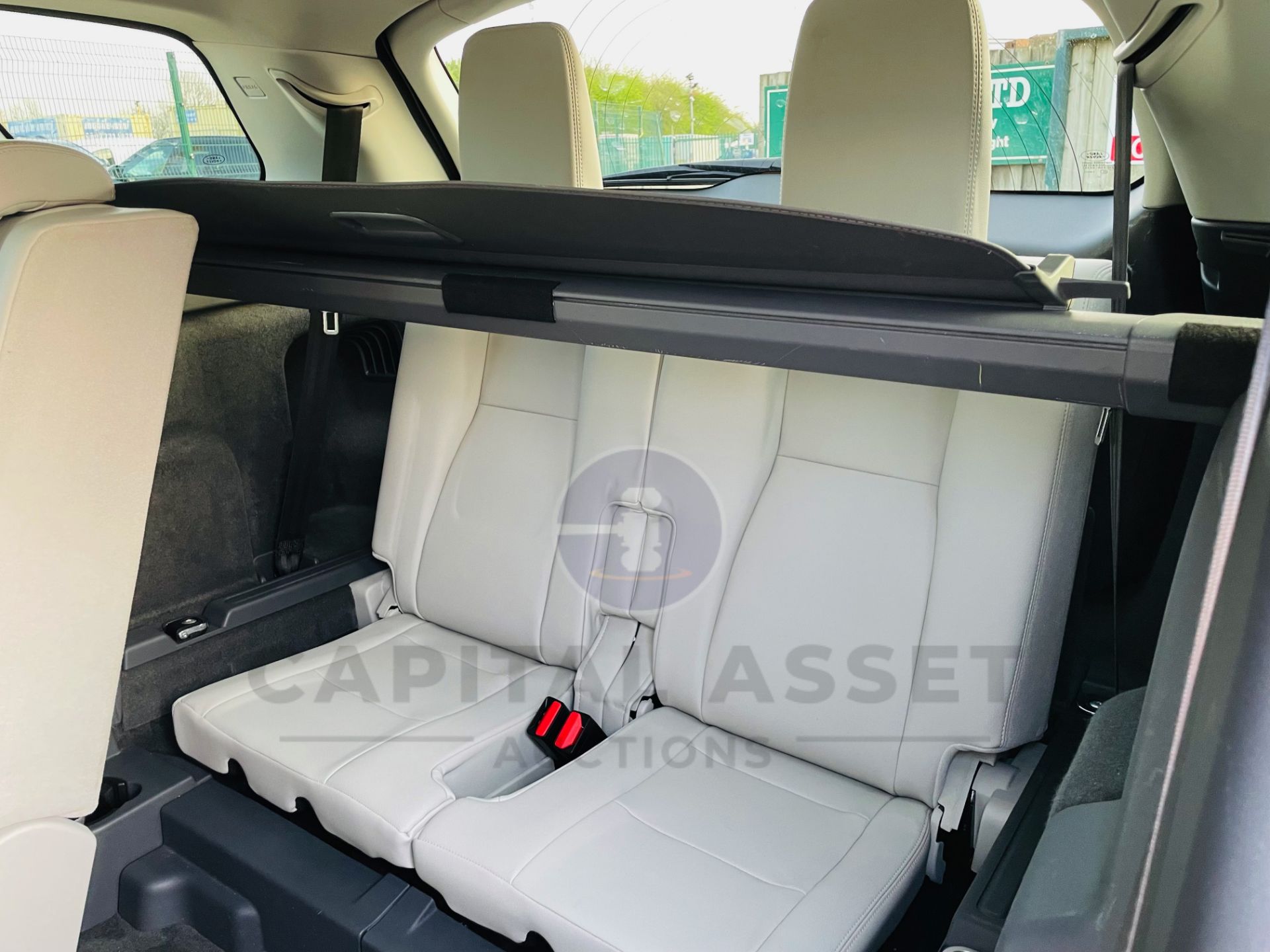 (On Sale) LAND ROVER DISCOVERY SPORT *SE TECH* 7 SEATER SUV (2018 - EURO 6) TD4 - AUTO *LOW MILEAGE* - Image 34 of 35