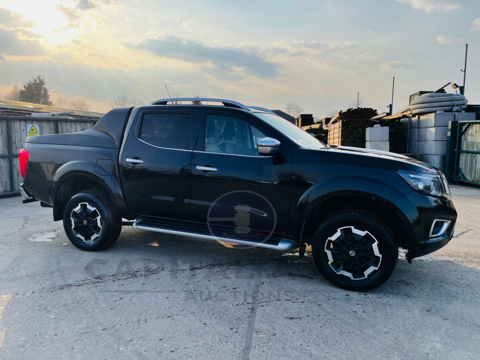 On Sale NISSAN NAVARA 2.3DCI BI-TURBO "TEKNA" D/C (2020 MODEL) FSH - SAT NAV - LEATHER *TOP SPEC*