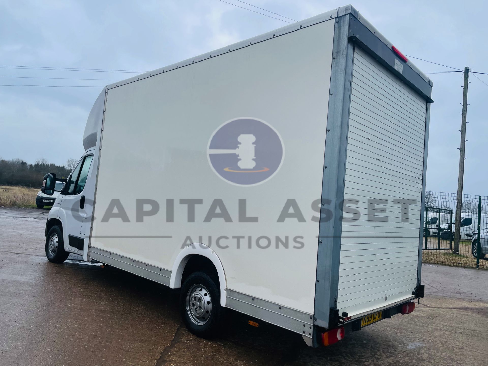 FIAT DUCATO 35 *LWB - LOW LOADER / LUTON BOX VAN* (2020 - EURO 6) '2.3 DIESEL - 140 BHP - 6 SPEED' - Image 10 of 41