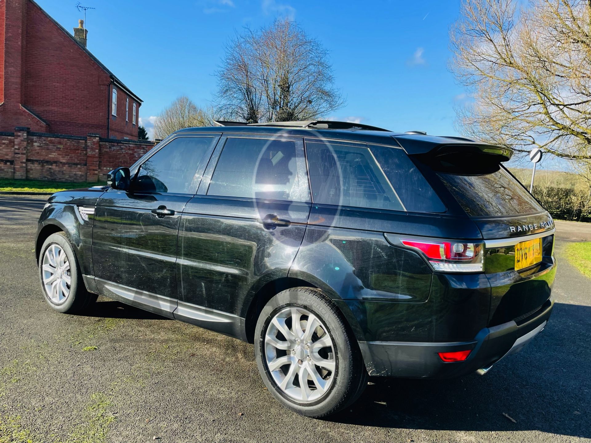 RANGE ROVER SPORT *HSE* SUV (2015 MODEL) 3.0 SDV6 - 8 SPEED AUTO *PAN ROOF - FULLY LOADED* (NO VAT) - Image 5 of 62